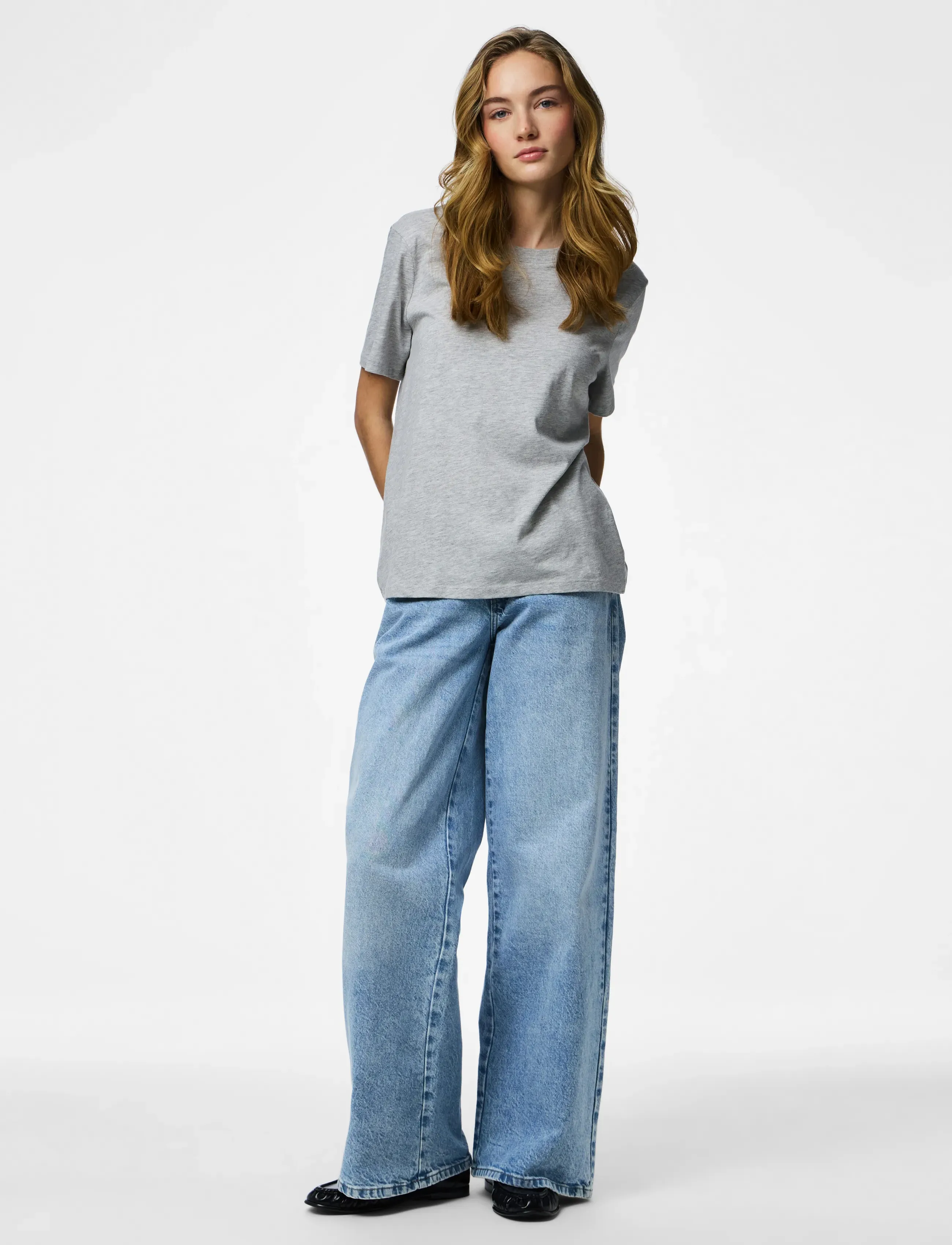 Pieces - PCSELMA LW WIDE JEANS LB NOOS BC - hosen mit weitem bein - light blue denim - 4