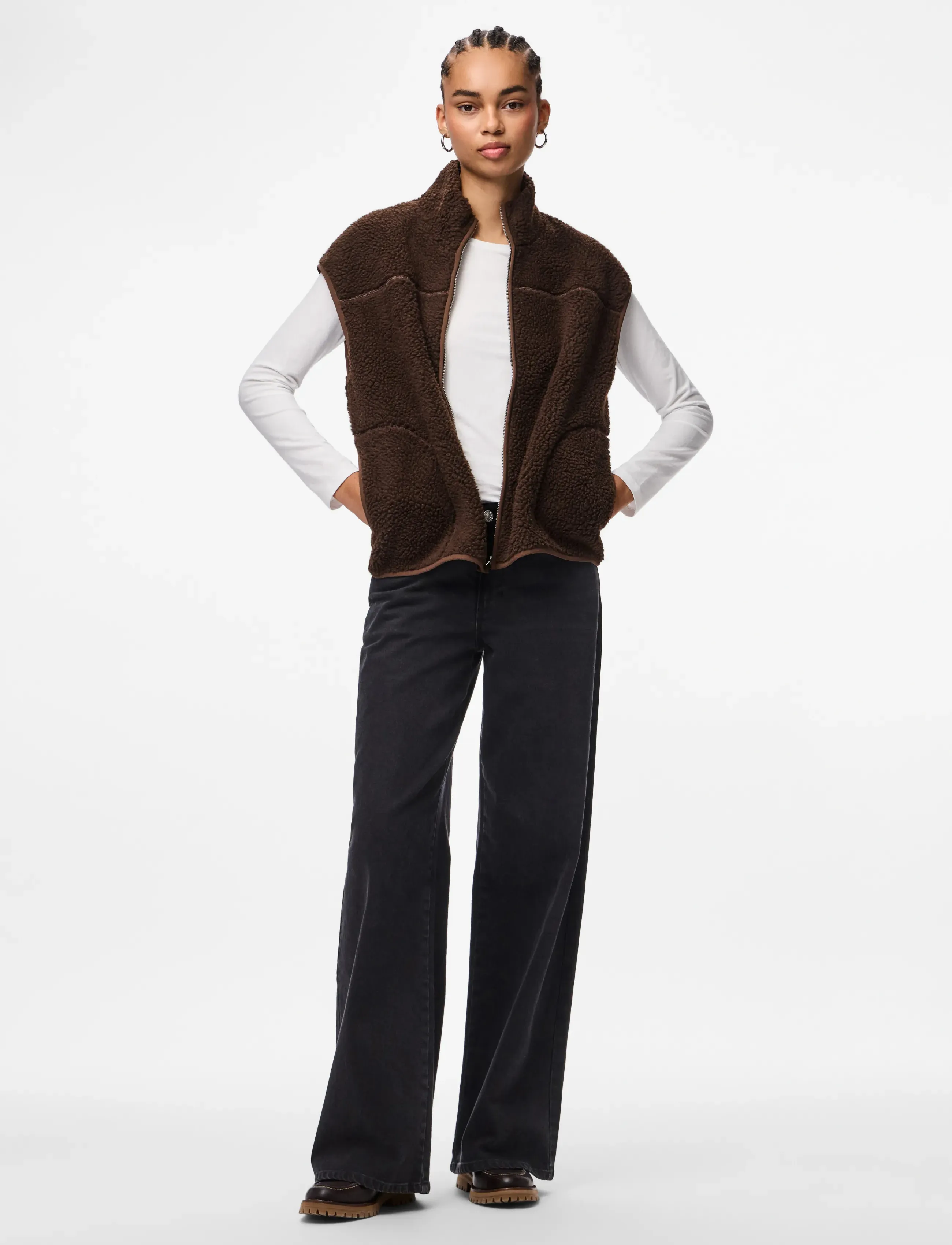 Pieces - PCSADIA TEDDY VEST NOOS BC - fleece- och teddyvästar - hot fudge - 4