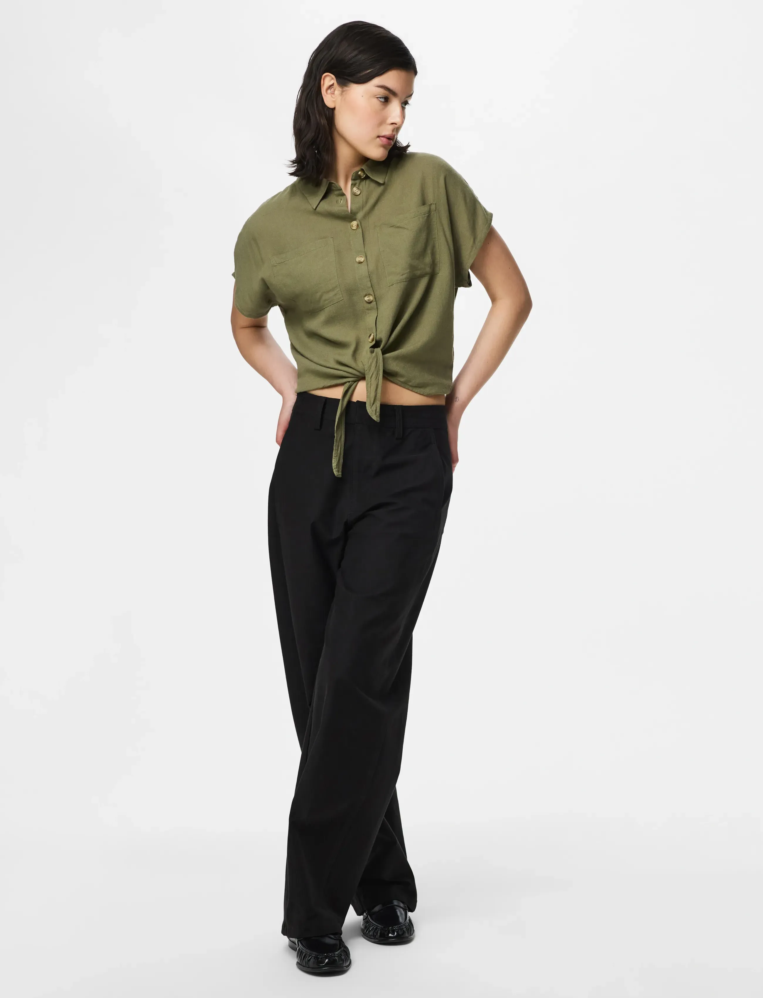 Pieces - PCPIA LINEN BLEND  SS TIE SHIRT WVN NOOS - leinenhemden - deep lichen green - 4