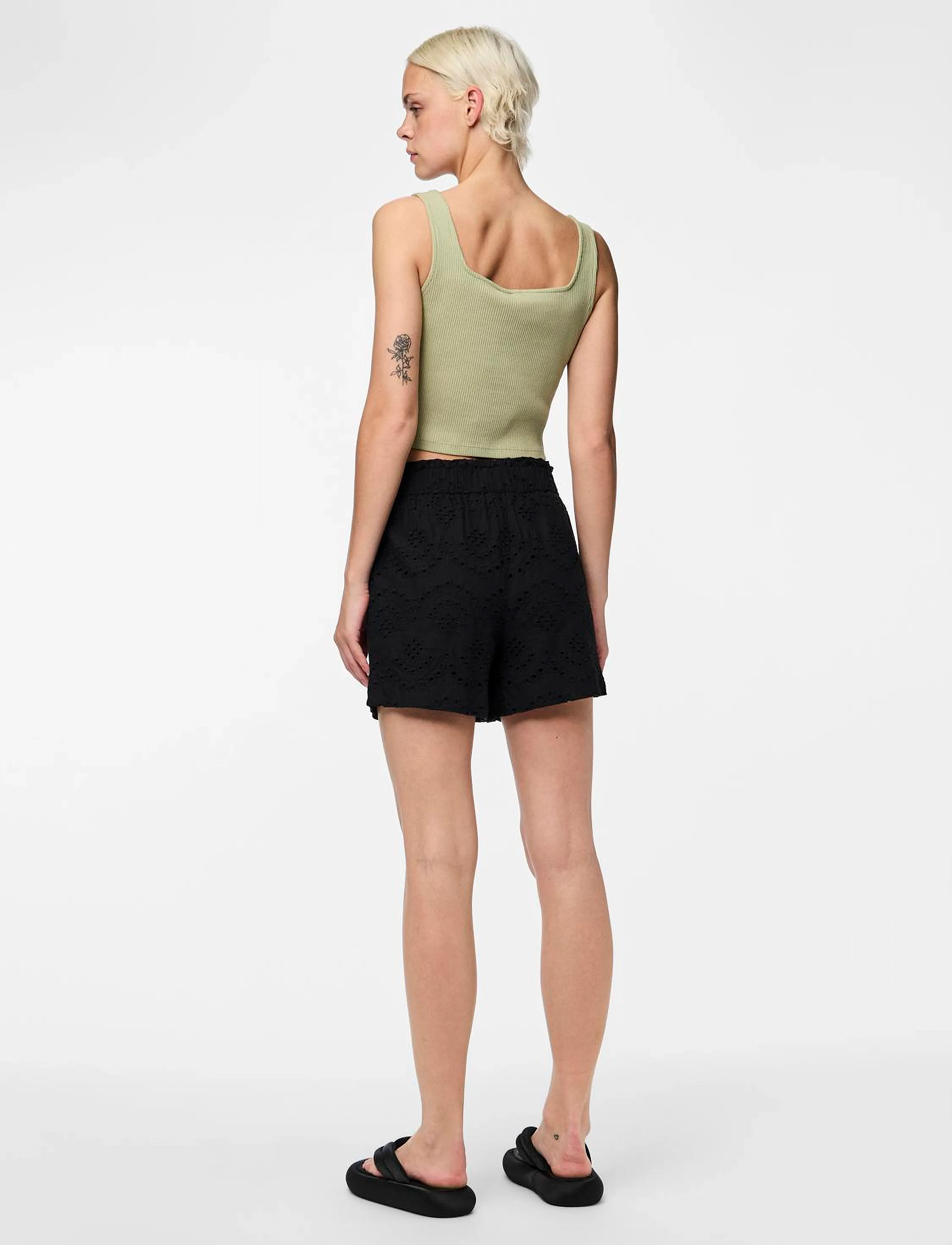 Pieces - PCVILDE MW SHORTS WVN NOOS - laveste priser - black - 3