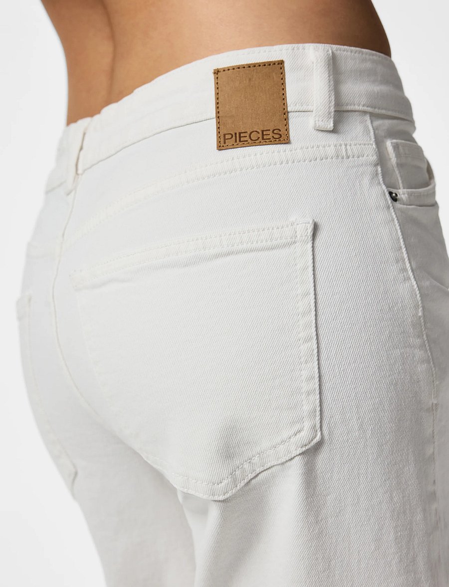 Pieces - PCSELMA LW WIDE JEANS OD NOOS BC - laia säärega teksad - bright white - 5