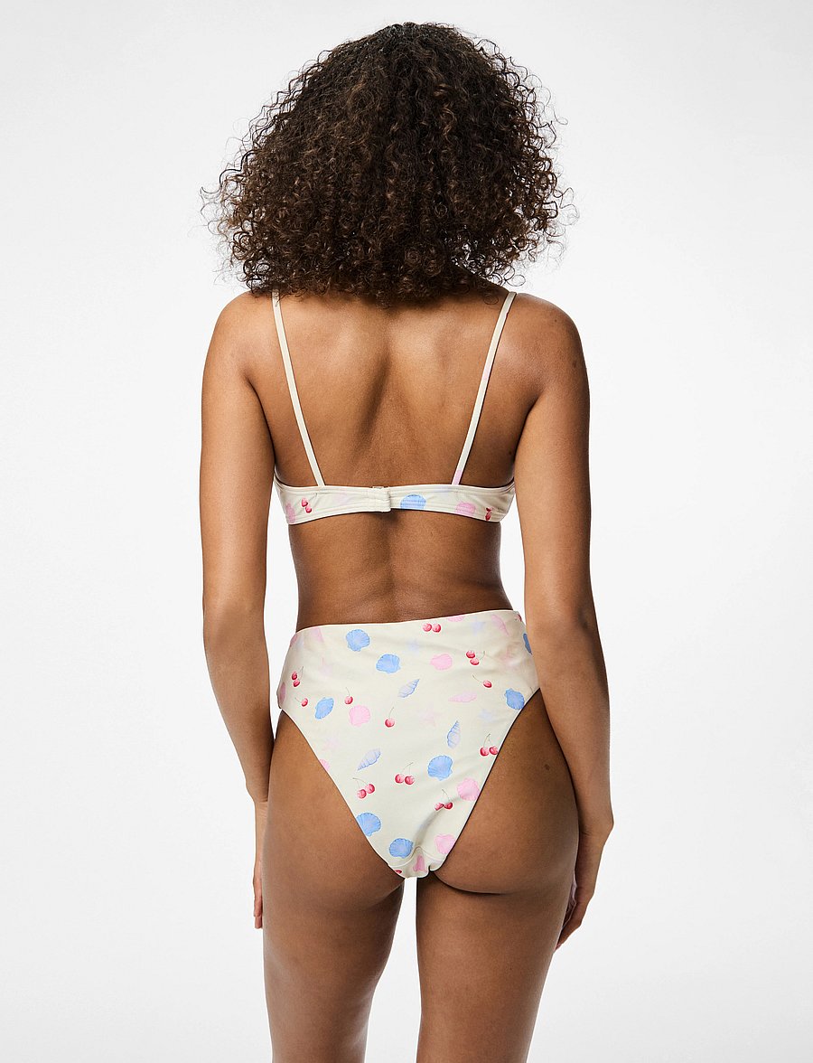 Pieces - PCLIPPA BIKINI TOP BC - vielutėmis sutvirtintos bikinio liemenėlės - cloud dancer - 3