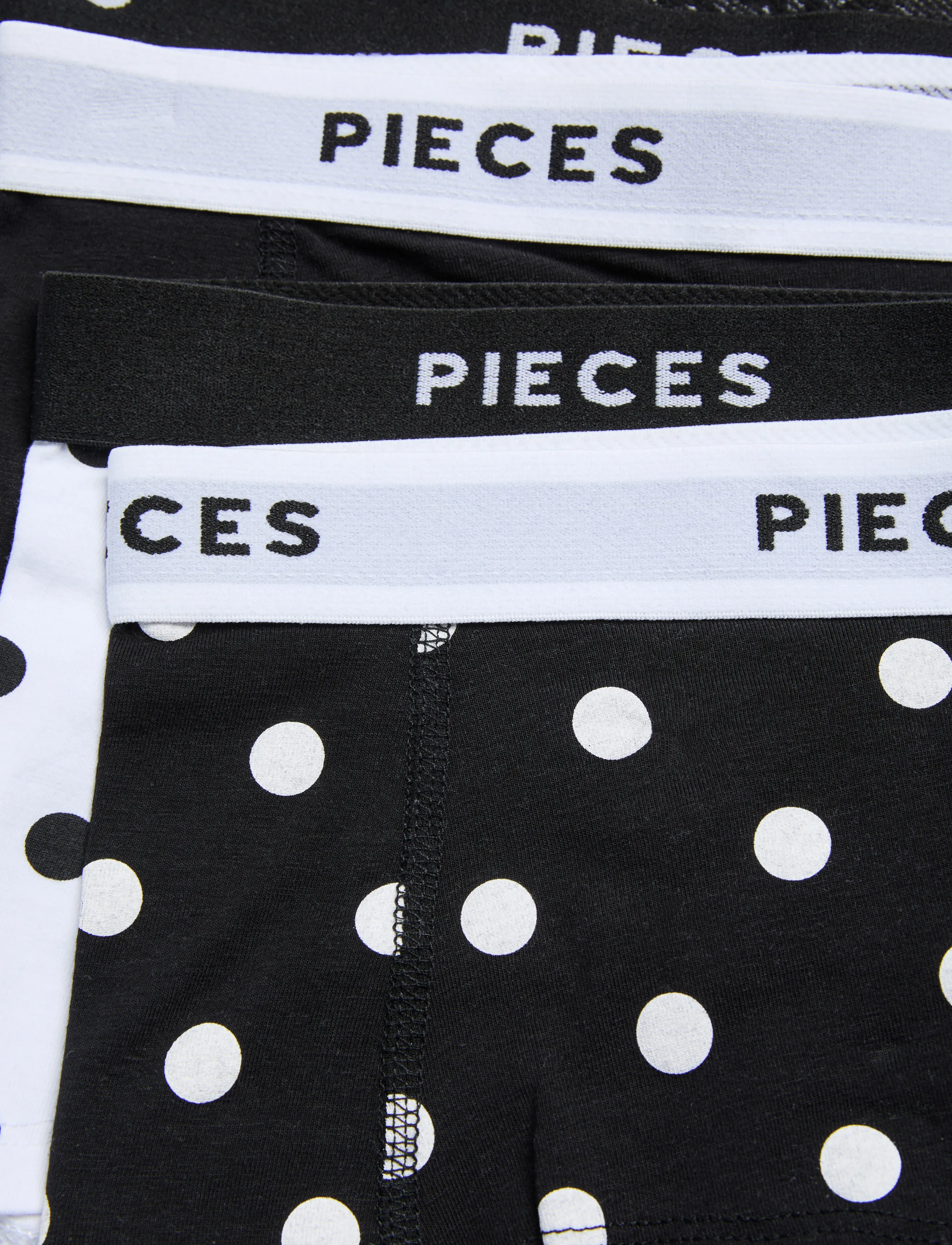 Pieces - PCLOGO LADY 4 PACK AOP/SOLID NOOS BC - hipster & hotpants - black - 2