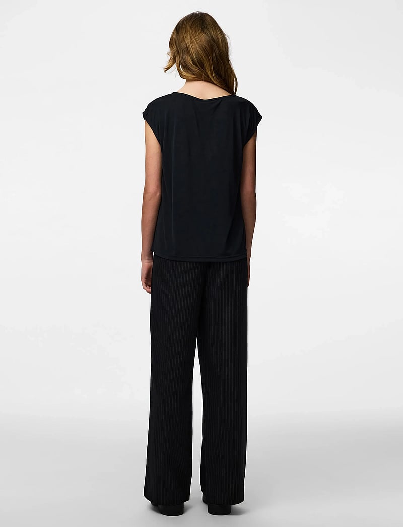 Pieces - PCKAMALA LACE V-NECK TEE JRS NOOS BC - t-shirts - black - 3