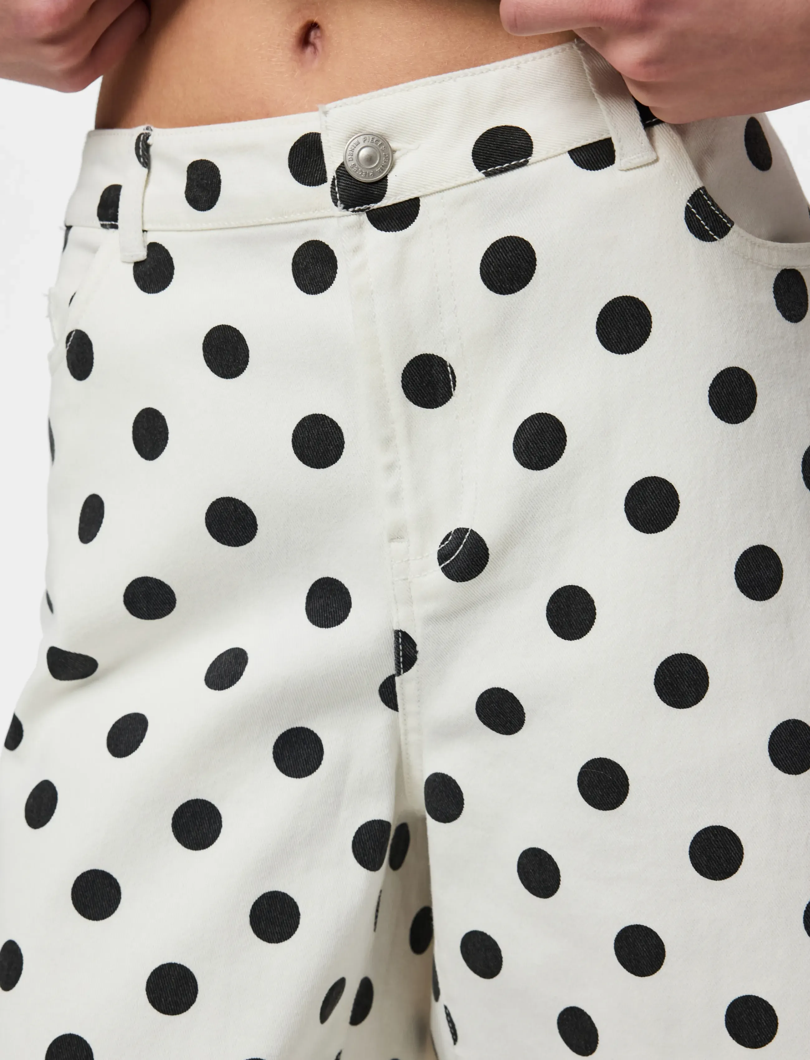 Pieces - PCSALUME MW WIDE SHORTS DNM - jeansshorts - bright white - 5