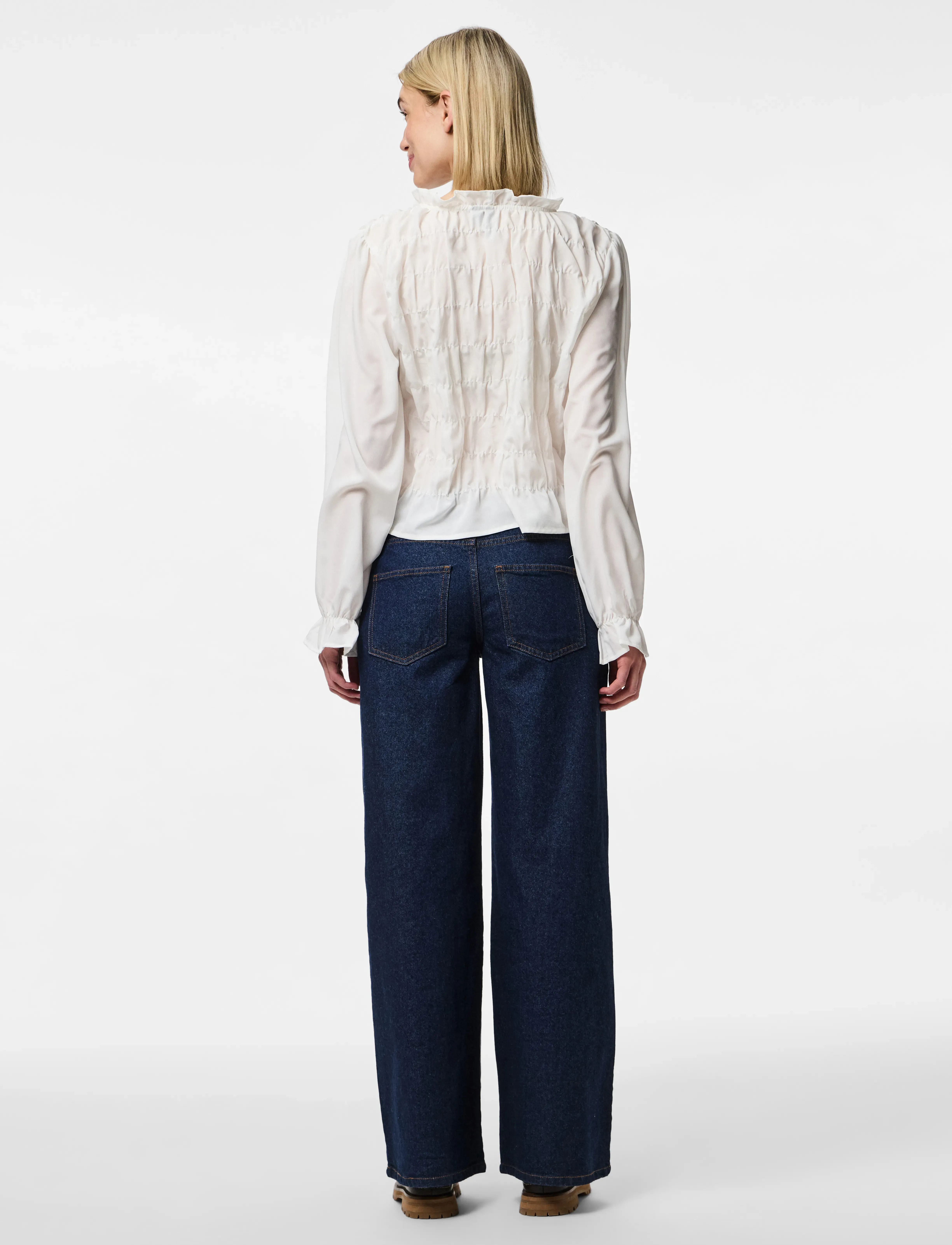 Pieces - PCDEMMIE LS V-NECK FRILL BLOUSE D2D WVN - bright white - 3