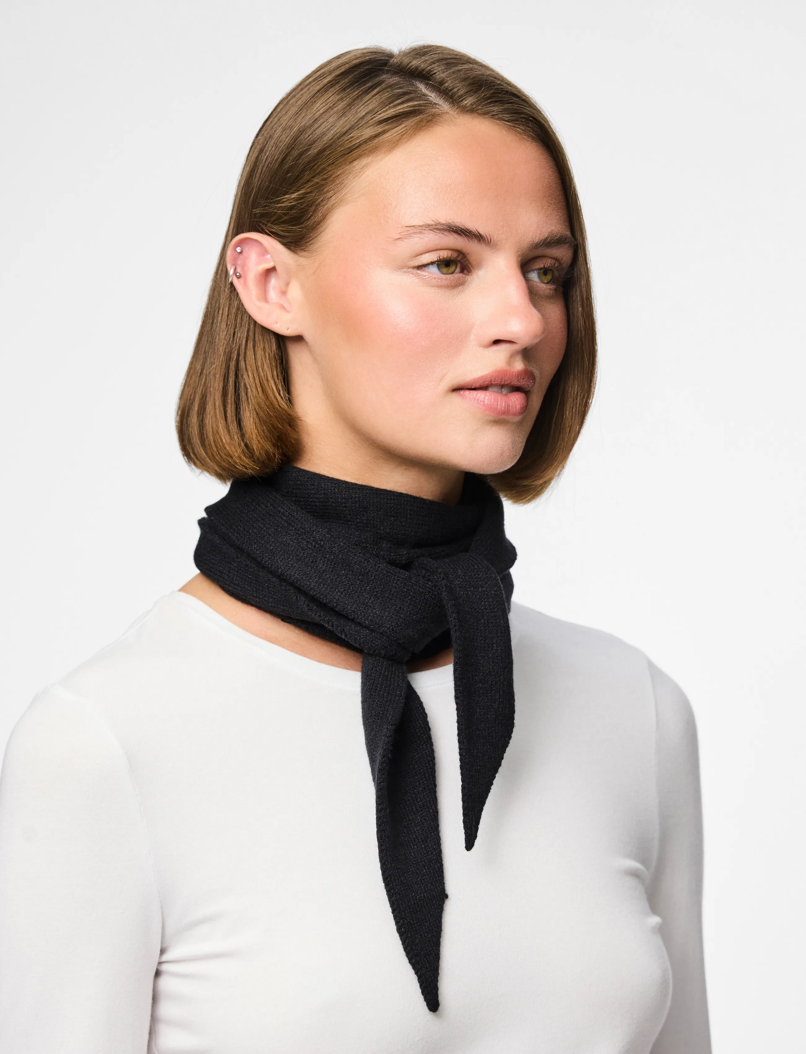 Pieces - PCKOMMA TRIANGLE SCARF NOOS BC - kerged sallid - black - 3