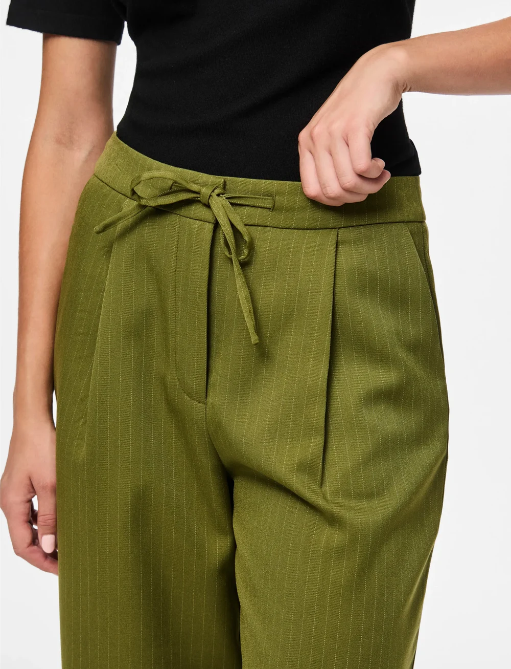 Pieces - PCFALKA MW PINSTRIPED TIE PANTS - bukser med brede ben - sphagnum - 5