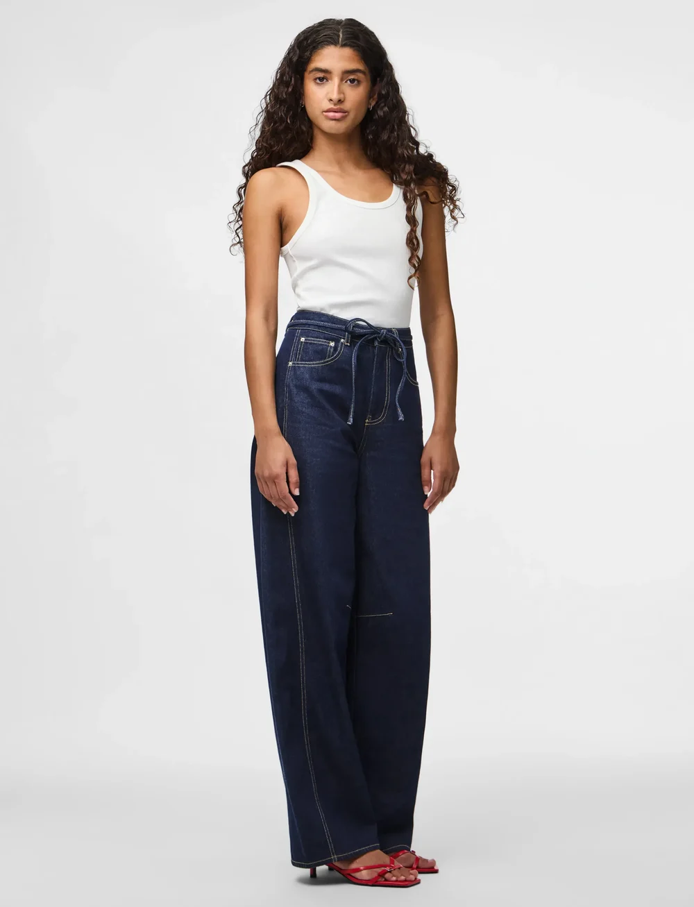 Pieces - PCFENNA MW TIE BARREL JEANS D2D FSY - barrel jeans - dark blue denim - 4