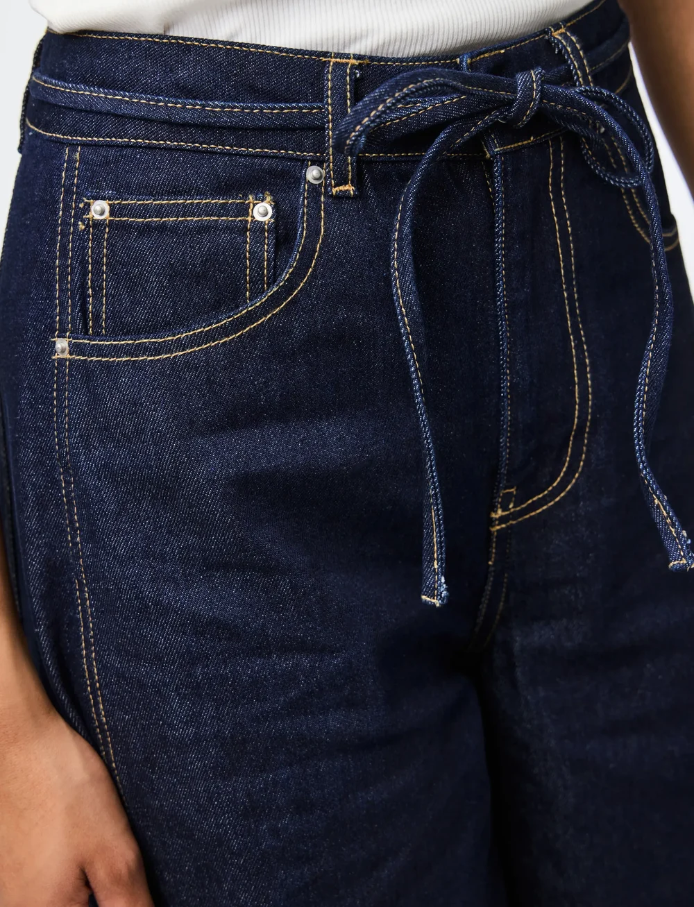 Pieces - PCFENNA MW TIE BARREL JEANS D2D FSY - barrel jeans - dark blue denim - 5