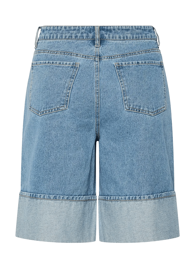 Pieces - PCMINDY MW LOOSE DENIM JORTS D2D - jorts - light blue denim - 1