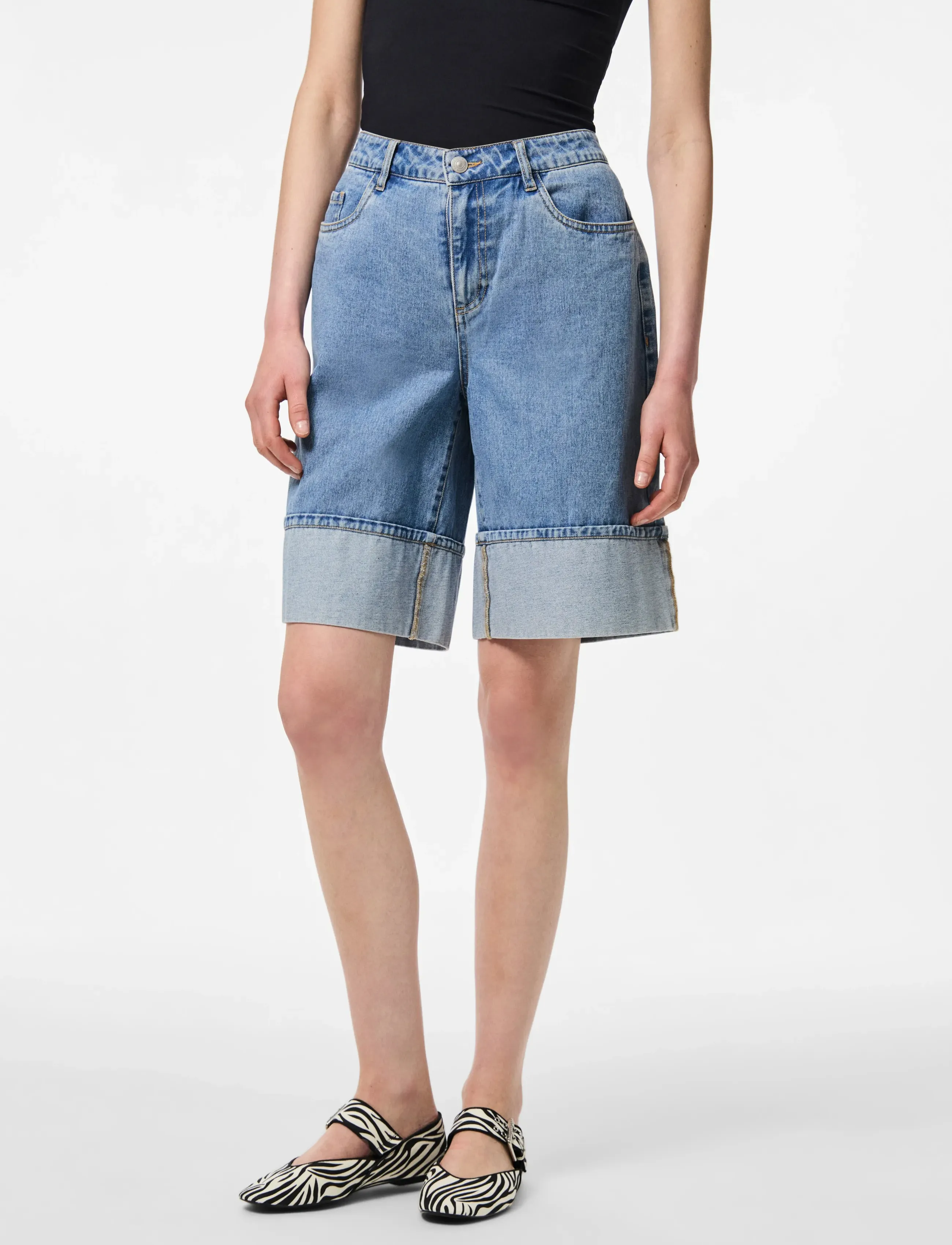 Pieces Pcmindy Mw Loose Denim Jorts D2D, M, Shorts, Blau - Frauen