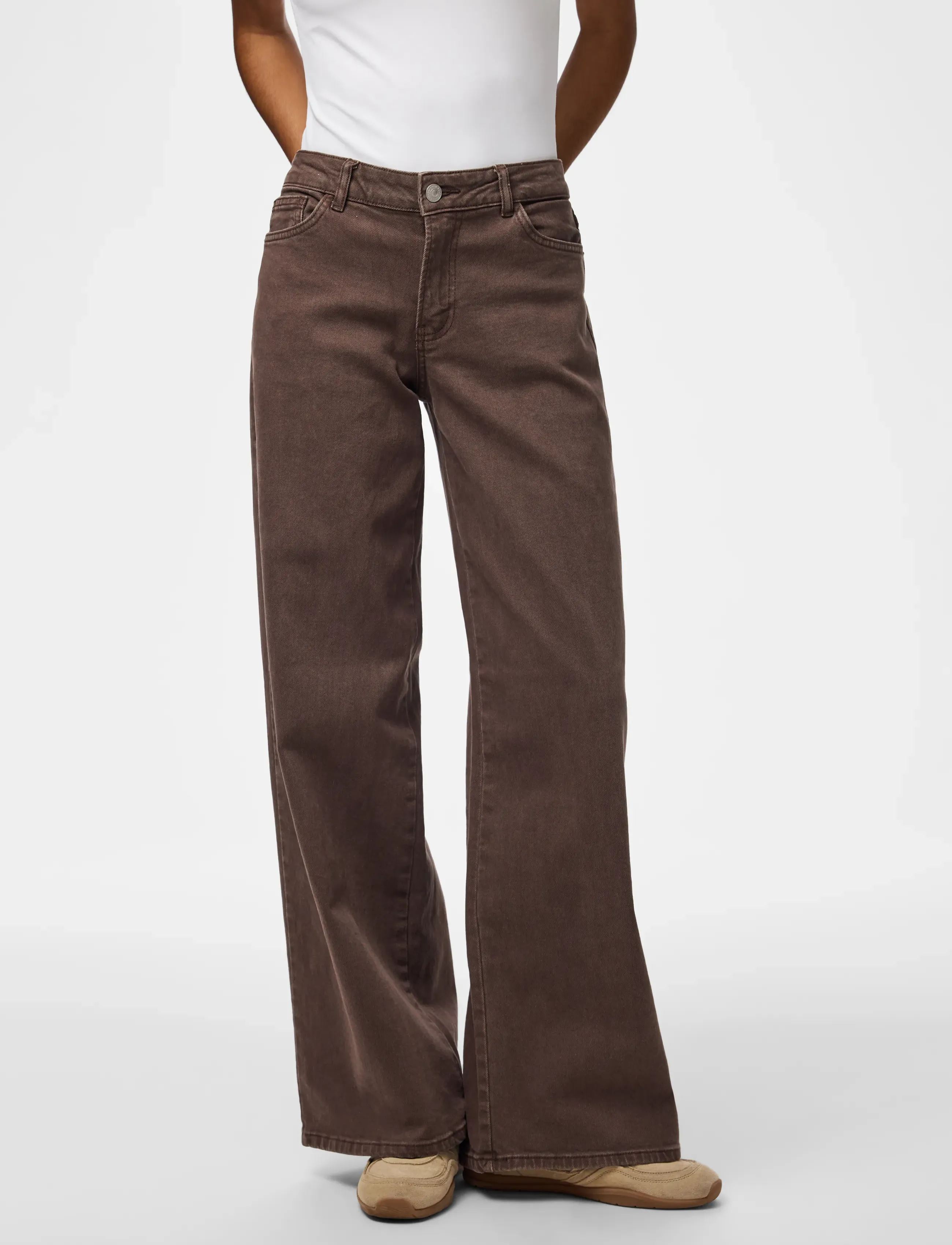Pieces PCSELMA LW WIDE COLORED NOOS JEANS - Wide leg jeans - HOT FUDGE / brown