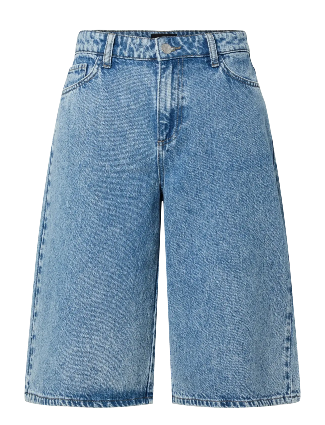 Pieces PCSKY MW DENIM JORTS NOOS BC - Lühikesed püksid - MEDIUM BLUE DENIM / blue