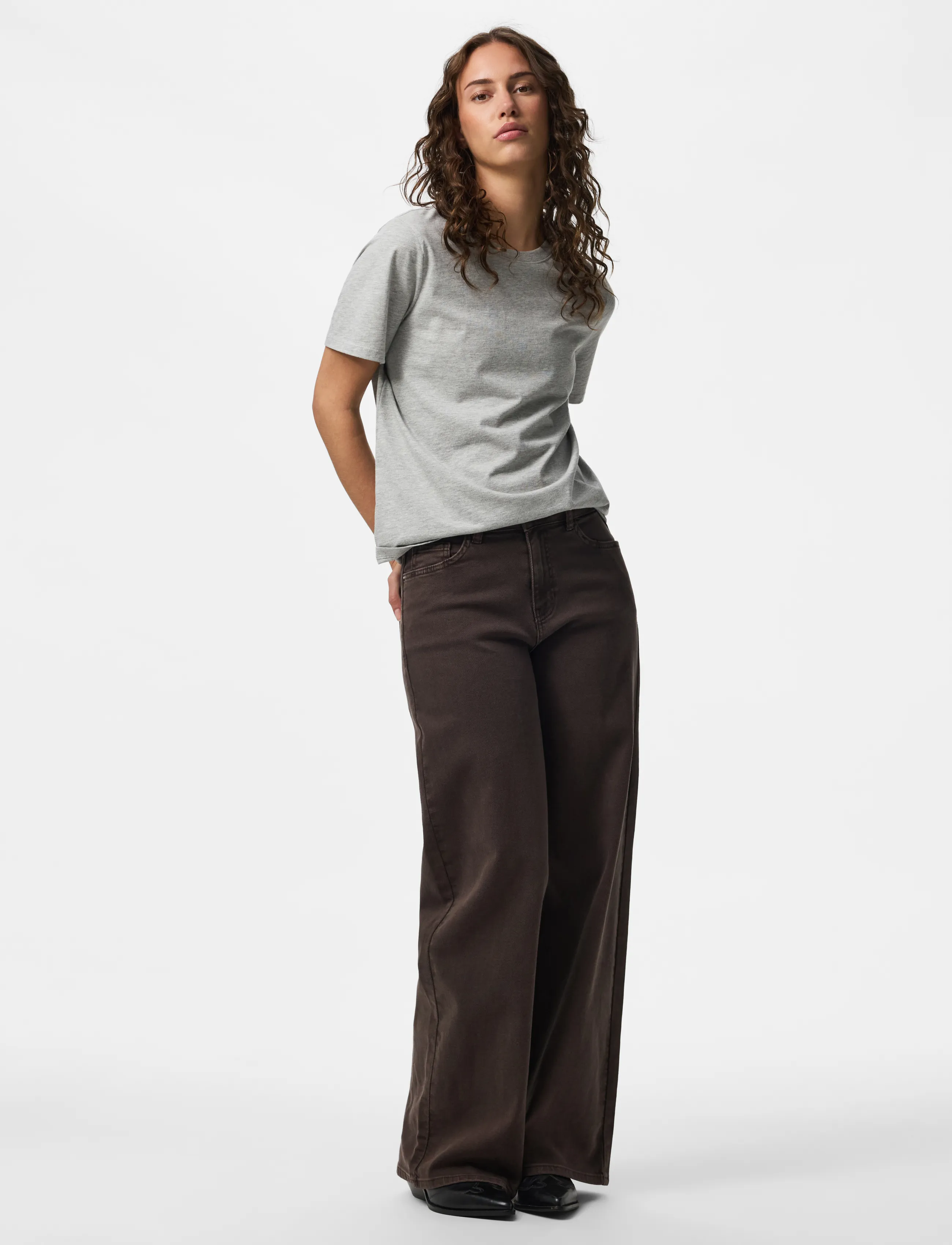 Pieces - PCSILKE MW WIDE COLORED JEANS NOOS BC - hosen mit weitem bein - hot fudge - 4