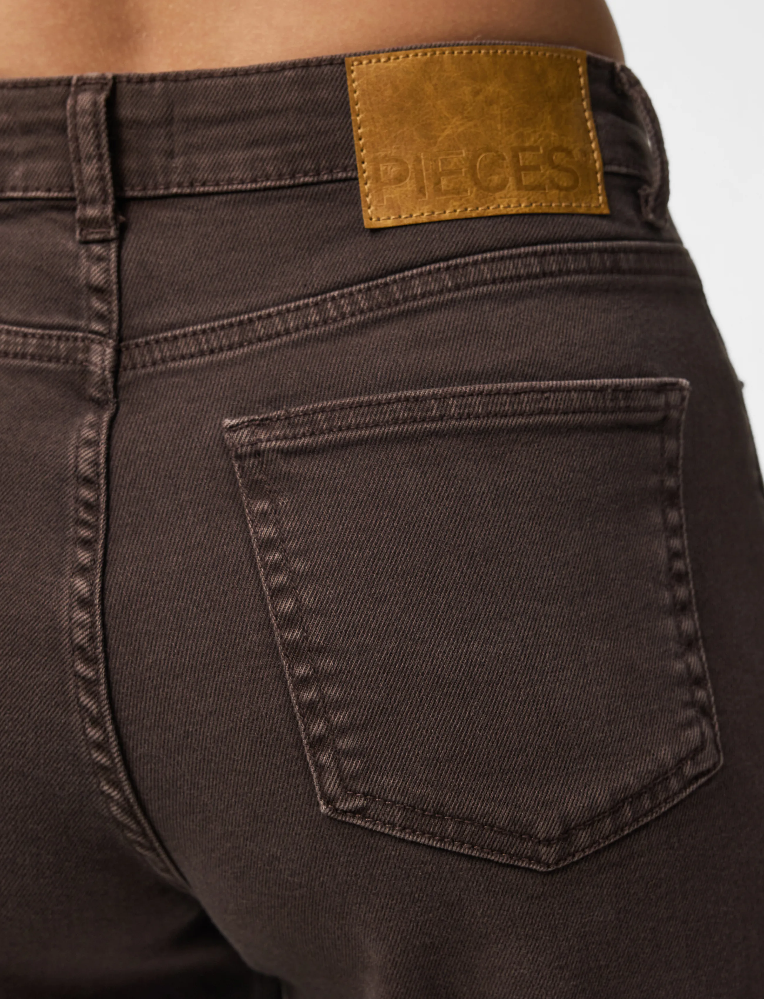 PIECES Pcsilke Mw Wide Colored Jeans Noos Bc dam – bild 6