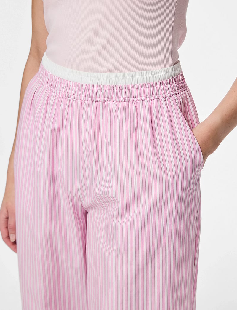 Pieces - PCFAMMA HW STRAIGHT PANT D2D WVN FSY - sirge säärega püksid - pink tulle - 5