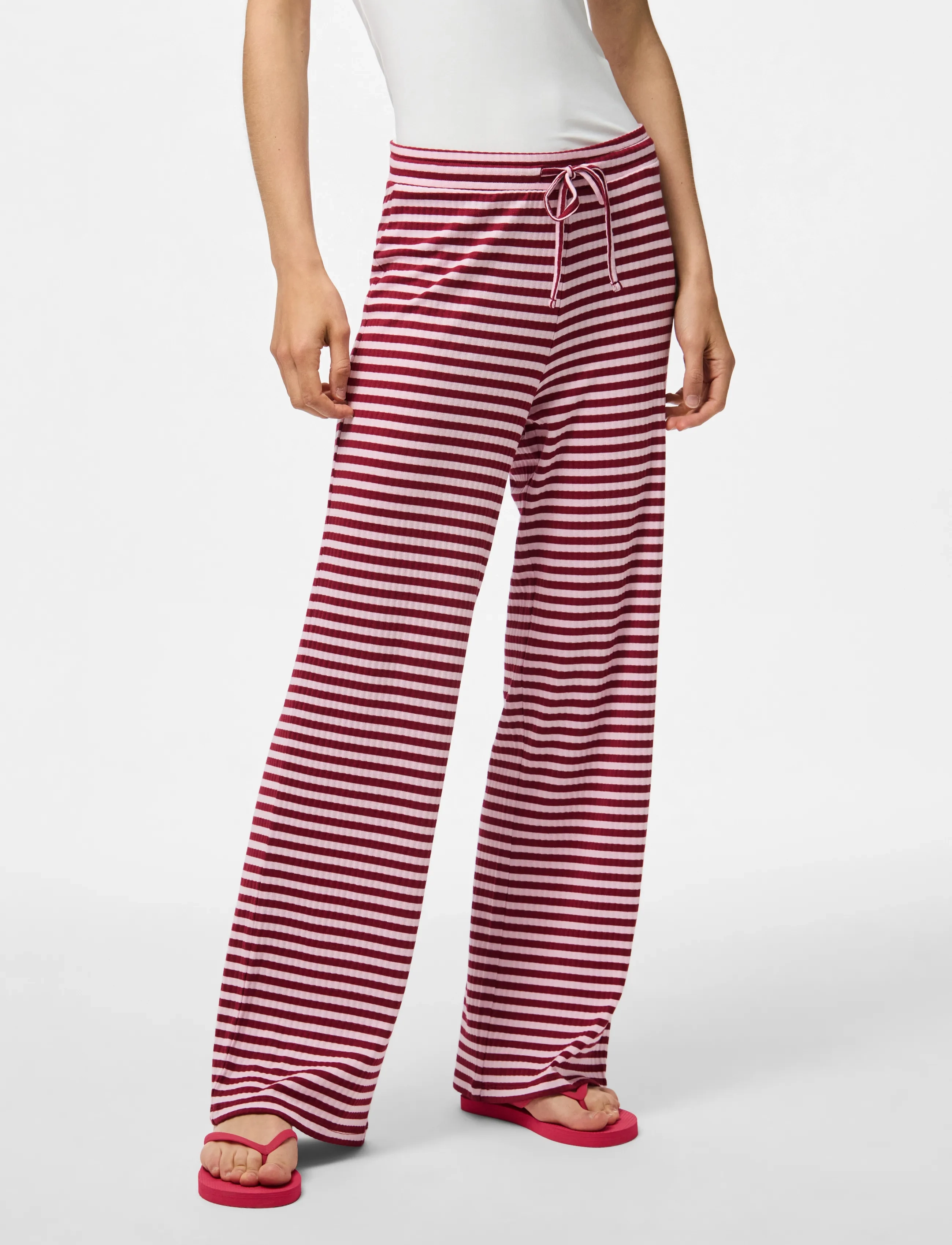 Pieces PCLAYA MW WIDE PANTS JRS NOOS - Kläder - GOJI BERRY / multi