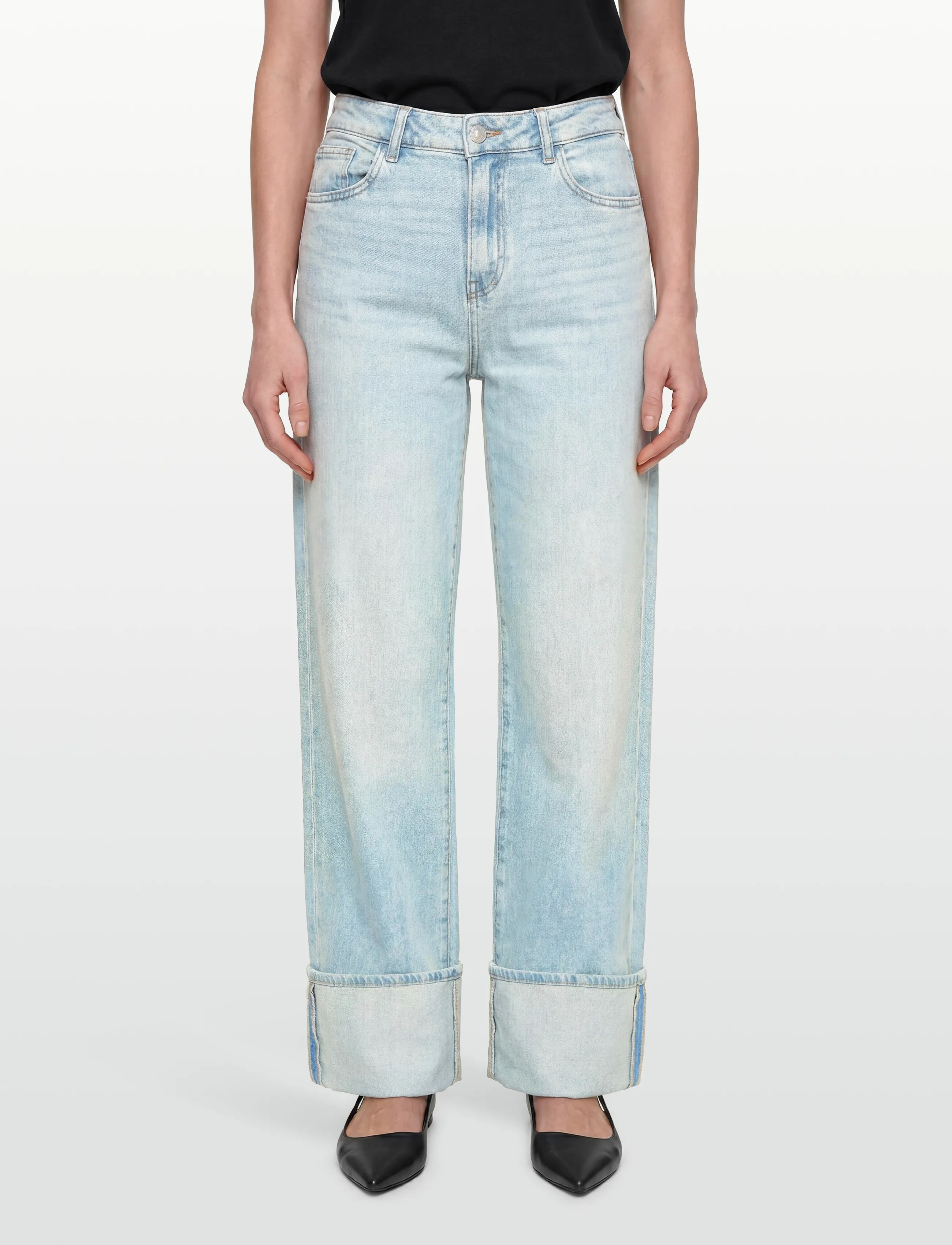 Pieces - PCSILKE MW FOLD UP DENIM JEANS - leveälahkeiset farkut - light blue denim - 3
