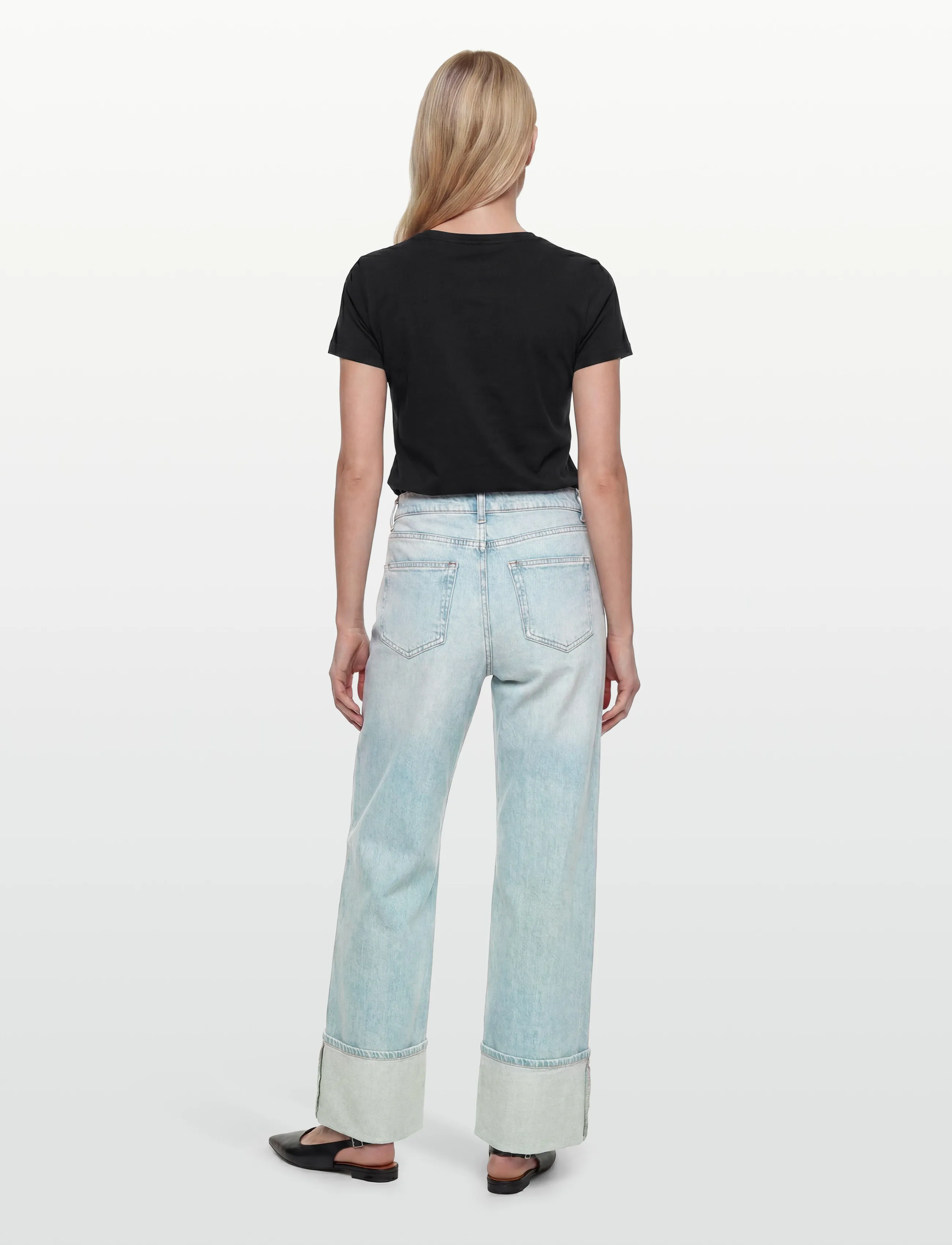 Pieces - PCSILKE MW FOLD UP DENIM JEANS - leveälahkeiset farkut - light blue denim - 4