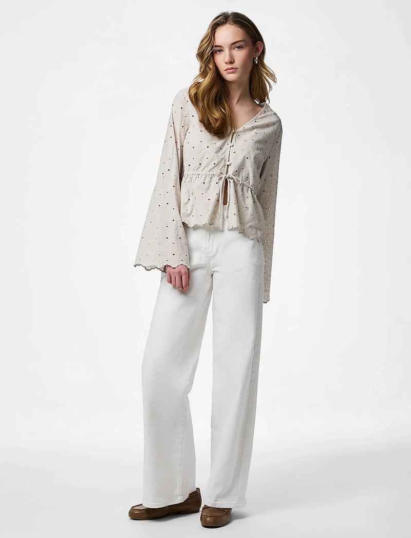 Pieces - PCARMORINE LS EMBRODERI TOP WVN - langärmlige blusen - silver lining - 4
