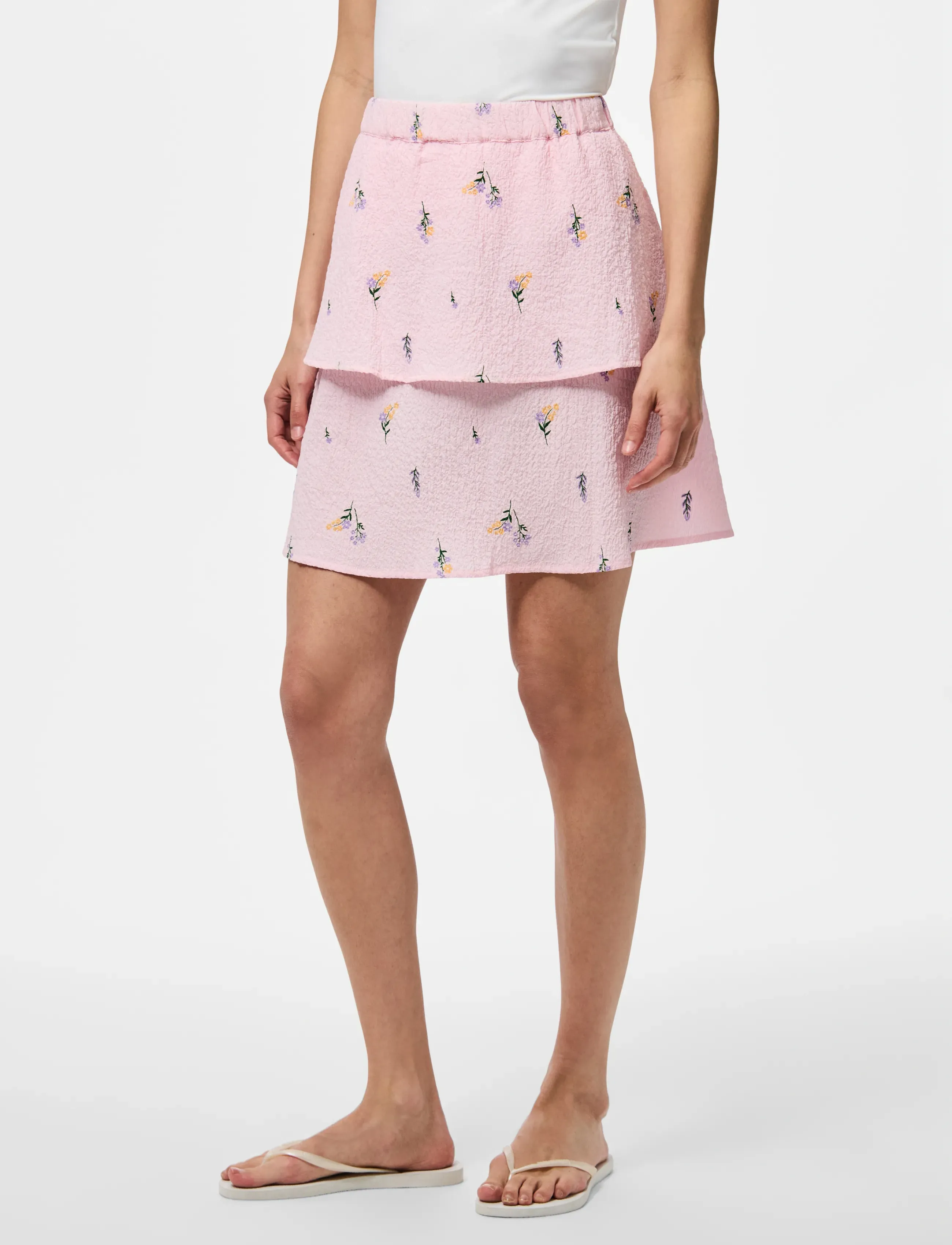 Pieces Pcjeo Hw Short Skirt Wvn D2D, Kvinder, Lagdelt Blomstret Kort Nederdel, Pink, Str: XS