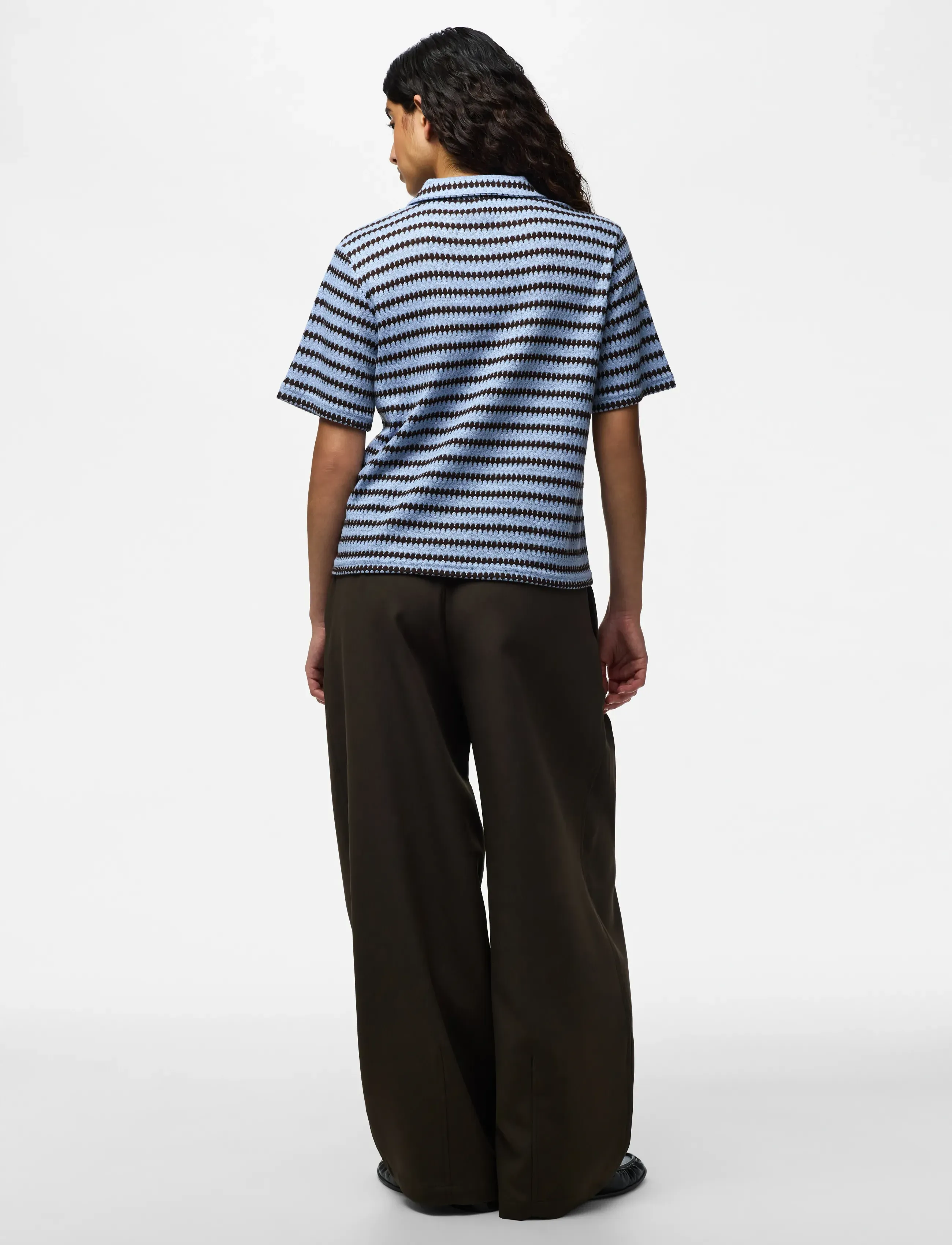 PIECES Pcjeya Ss V-Neck Loose Polo D2D Jrs blusar dam – bild 2