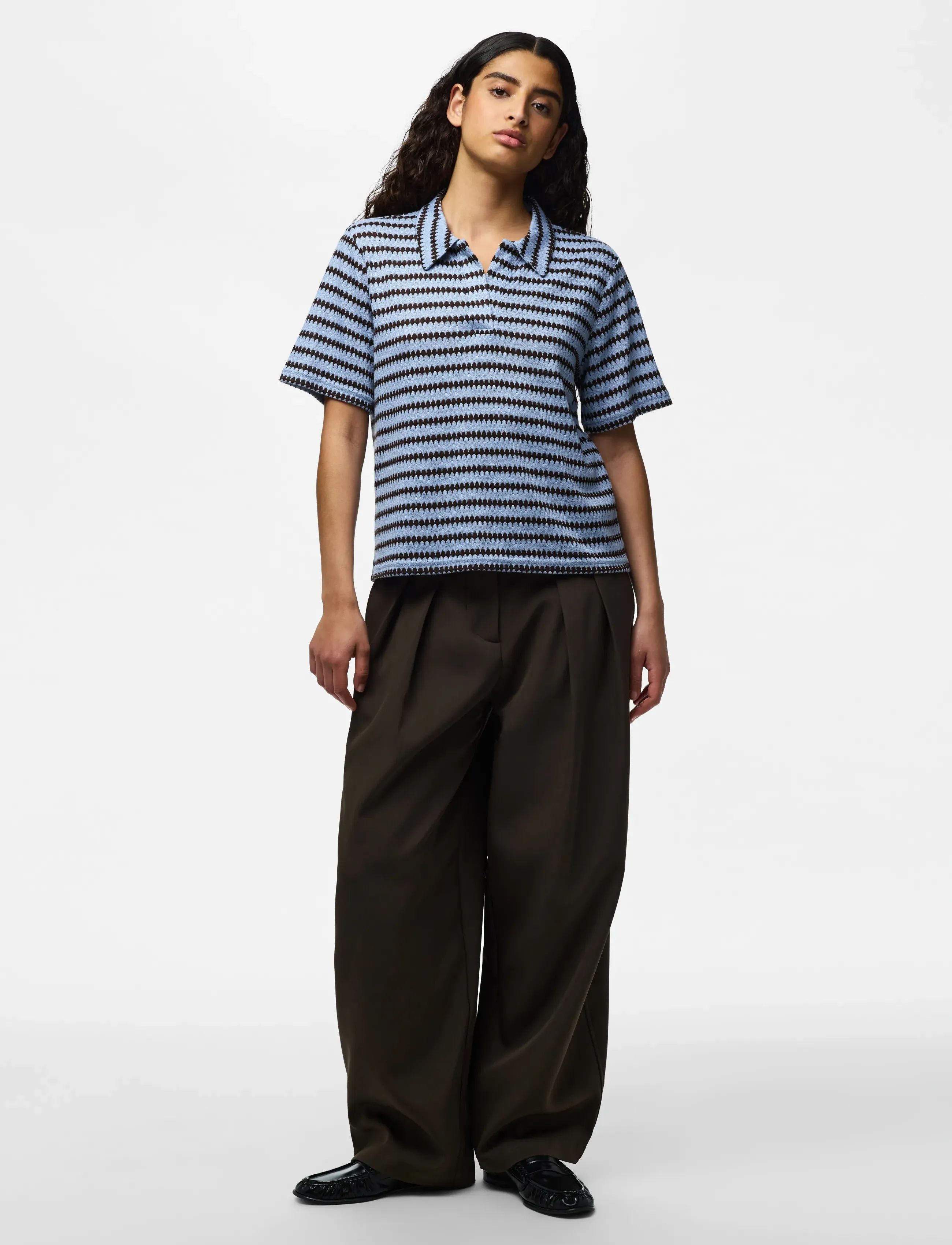PIECES Pcjeya Ss V-Neck Loose Polo D2D Jrs blusar dam – bild 3