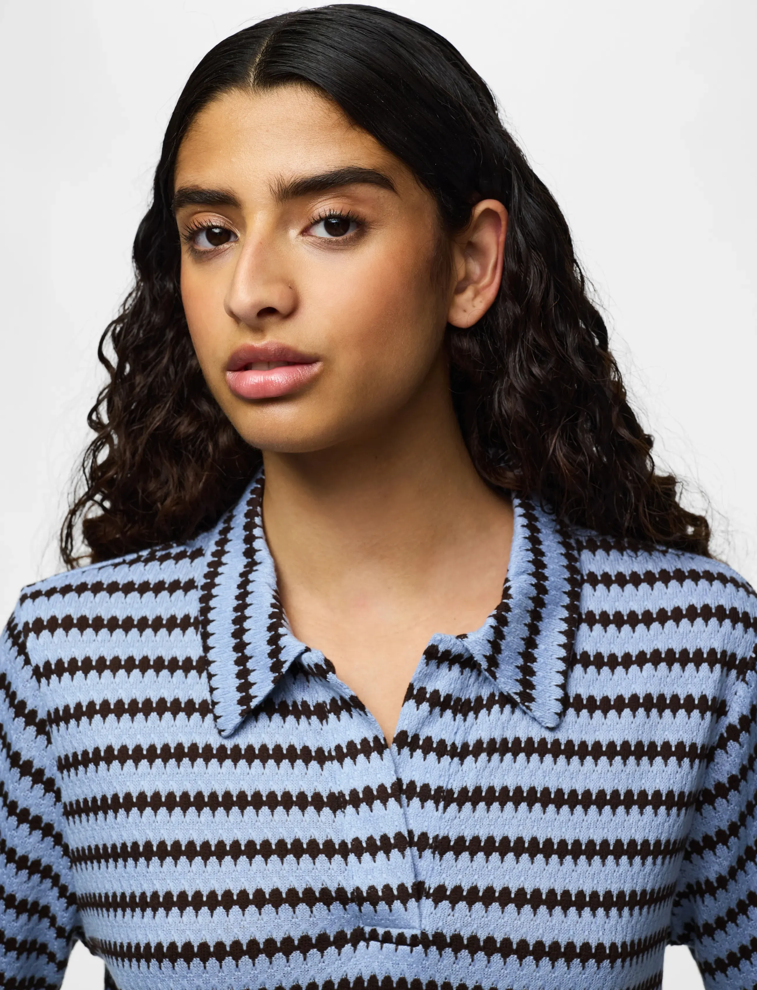 PIECES Pcjeya Ss V-Neck Loose Polo D2D Jrs blusar dam – bild 4