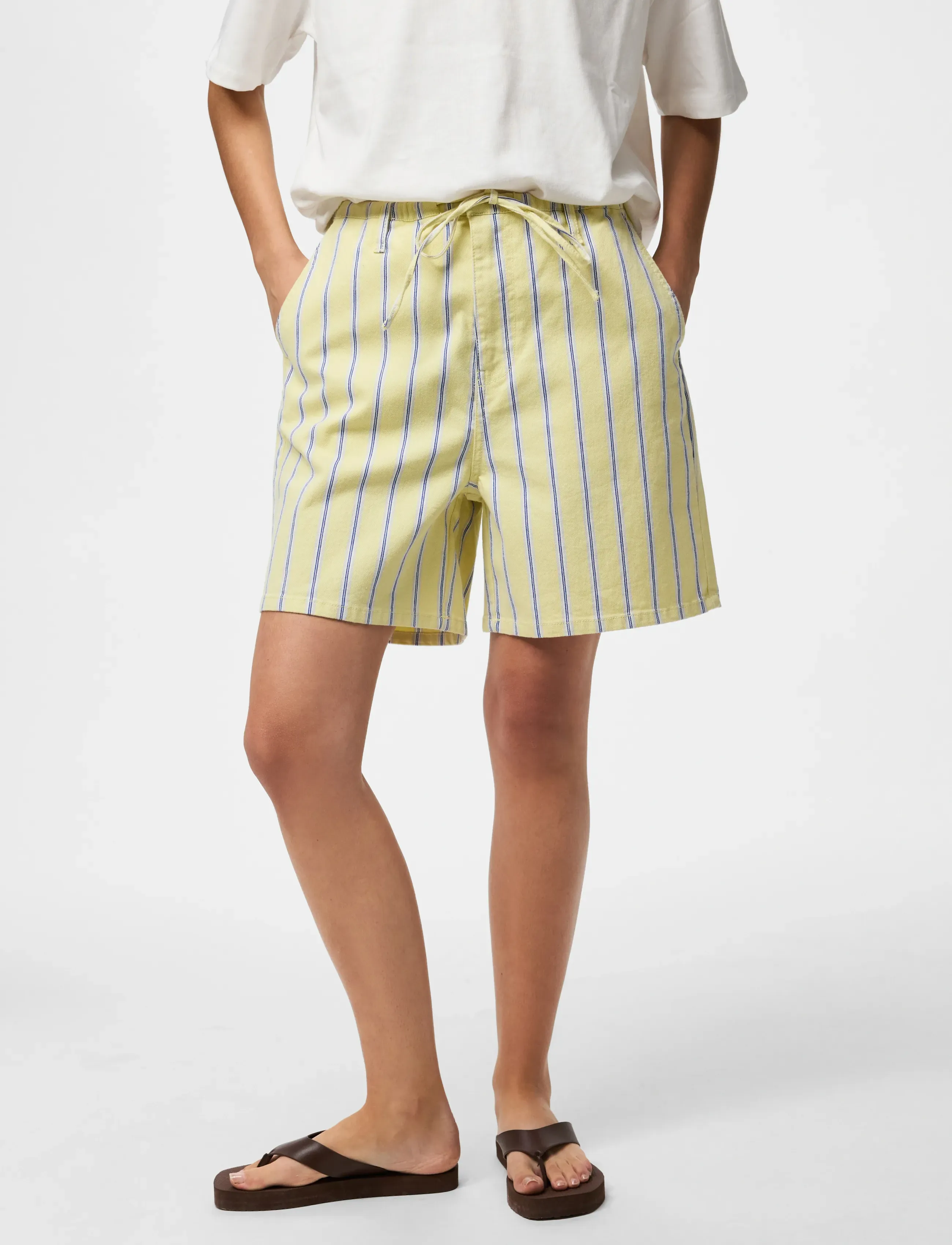 Pieces Pcbillo Mw Tie Denim Shorts, L, Cream, Shorts > Denim Shorts, Dame