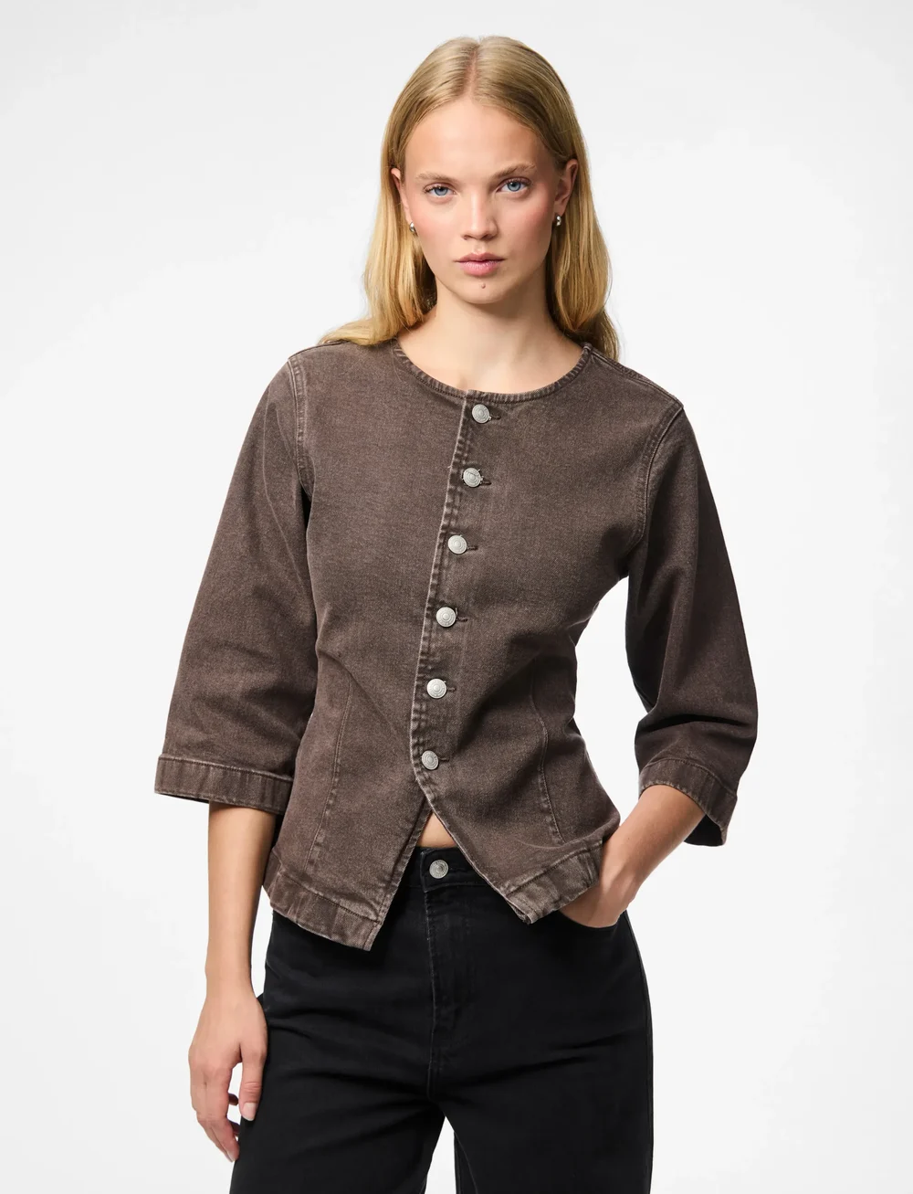 Pieces - PCSELMA 3/4 DENIM TOP D2D FSY - jeansskjortor - hot fudge - 0