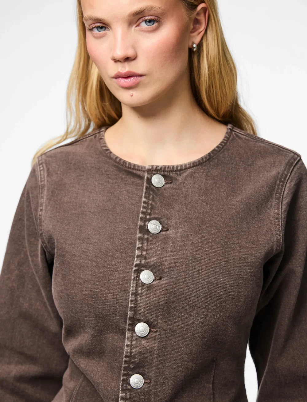 Pieces - PCSELMA 3/4 DENIM TOP D2D FSY - jeansskjortor - hot fudge - 5