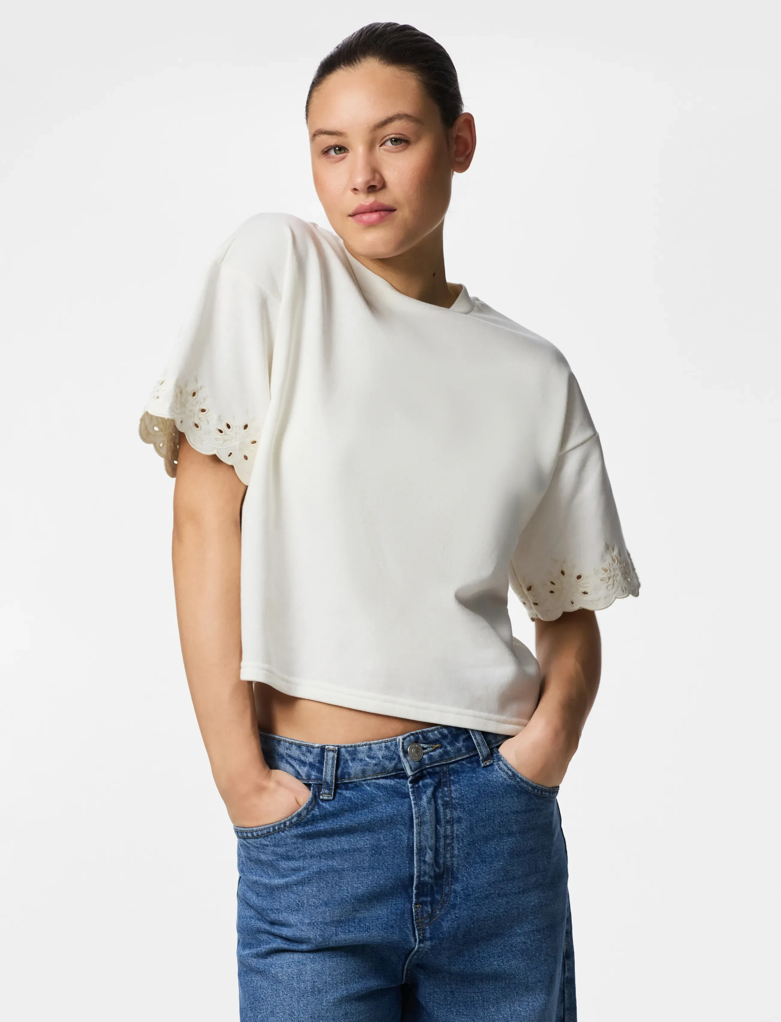 Pieces Pcchilli Summer Ss Broderi Tee Jrs Bc, XS, Cream, T-Shirts & Toppe > Kortærmede, Dame
