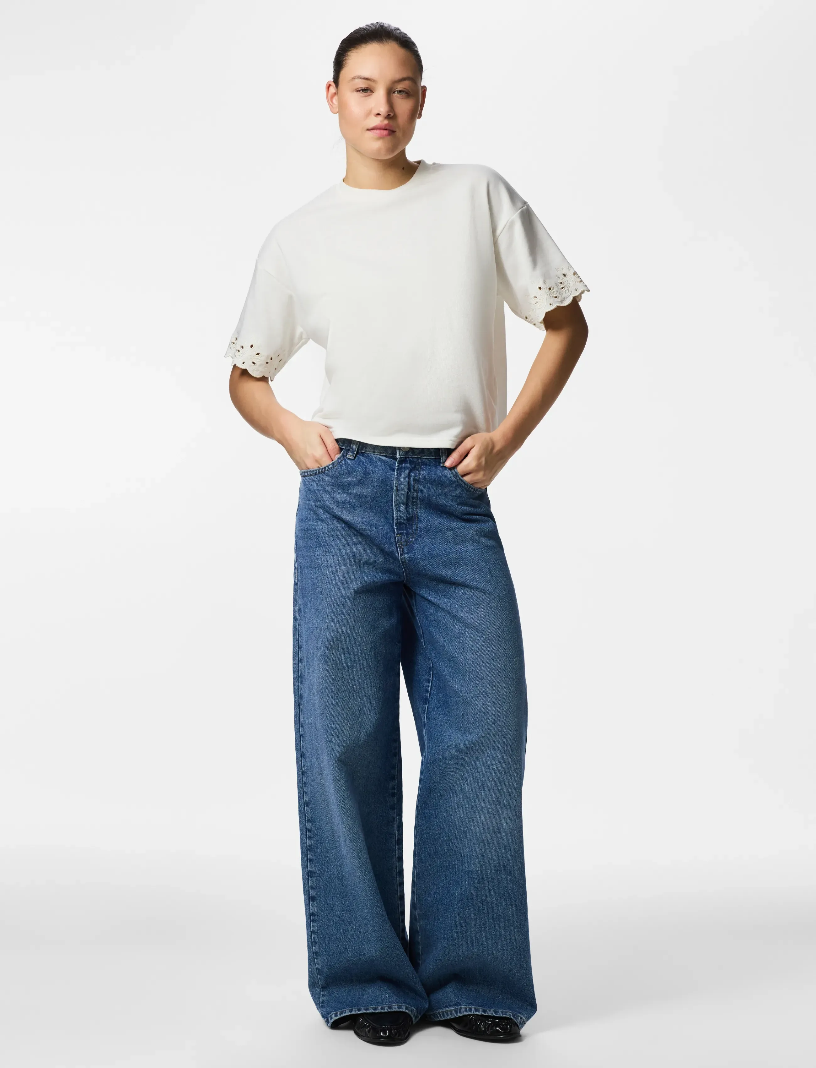 Pieces - PCCHILLI SUMMER SS BRODERI TEE JRS BC - t-shirts - cloud dancer - 4