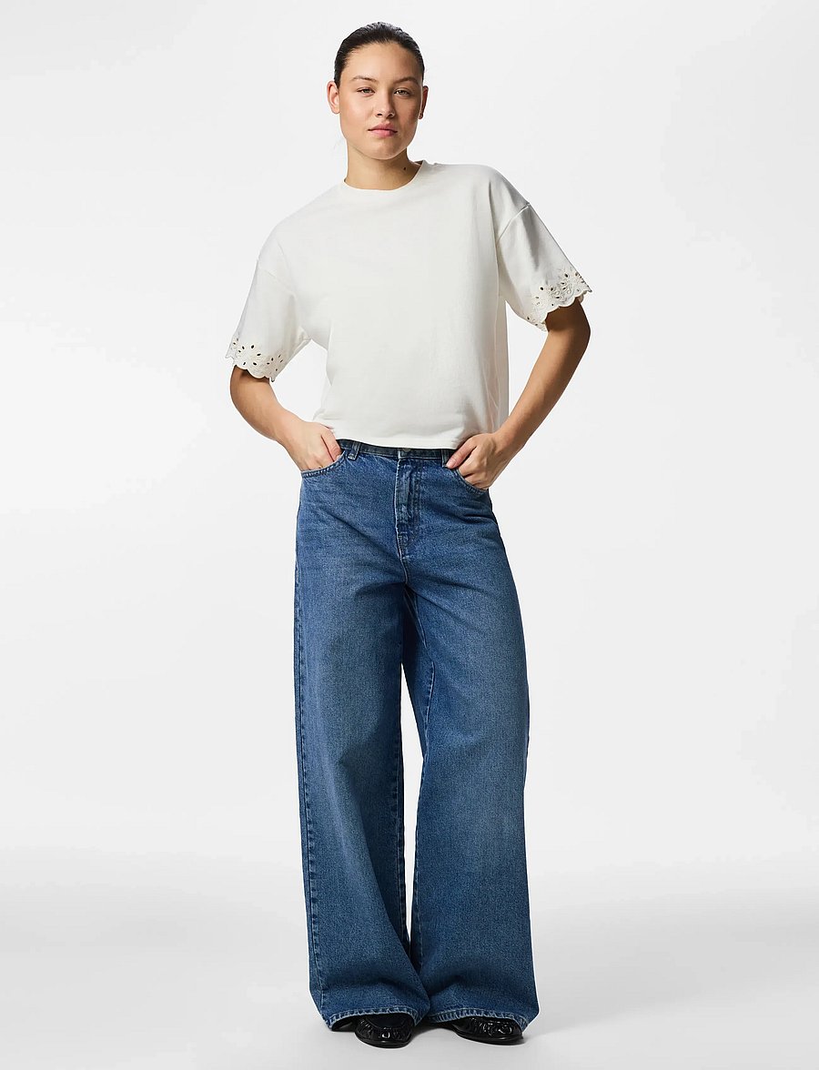 Pieces - PCCHILLI SUMMER SS BRODERI TEE JRS BC - t-shirts - cloud dancer - 4