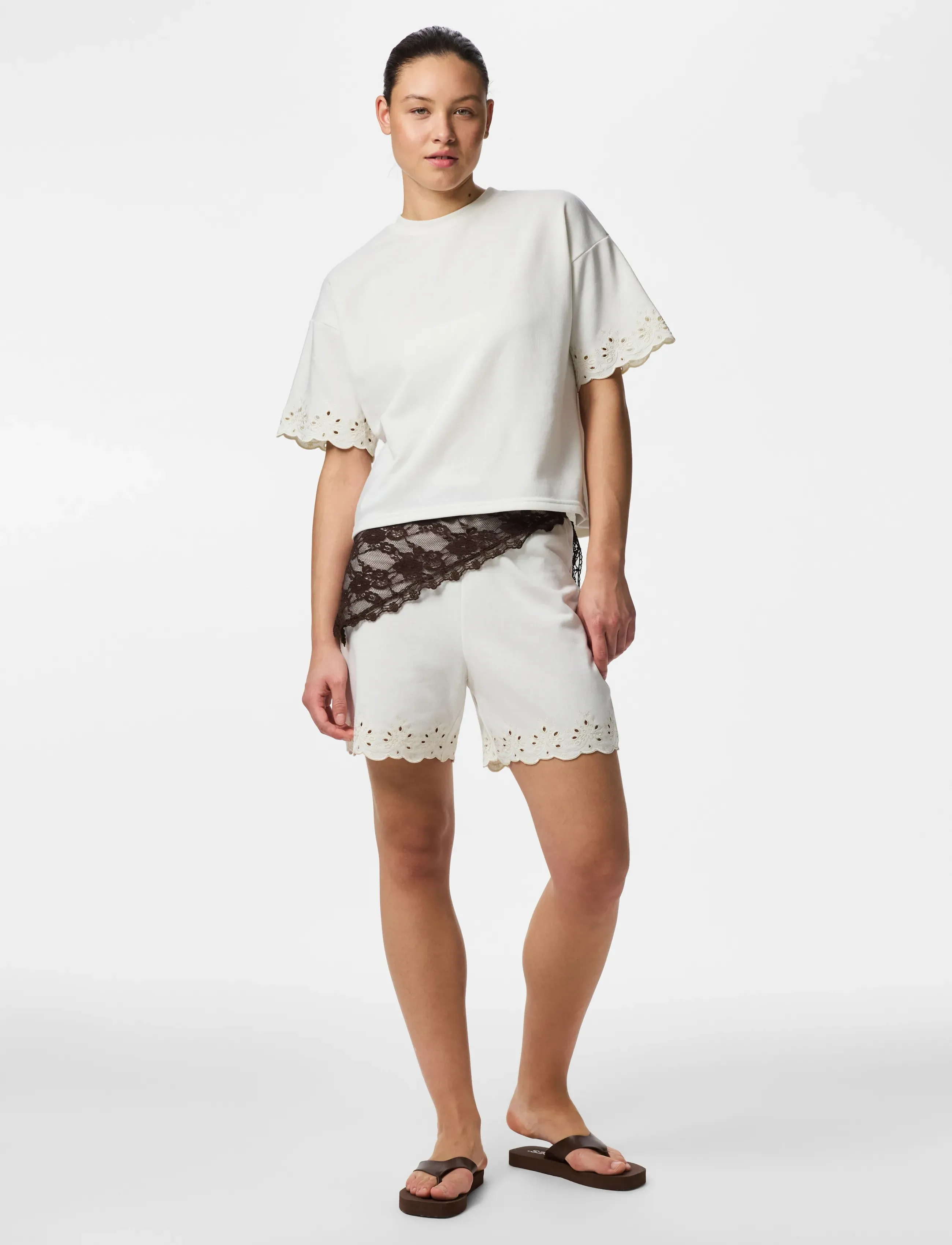 PIECES Pcchilli Summer Ss Broderi Tee Jrs Bc t-shirts dam – bild 6