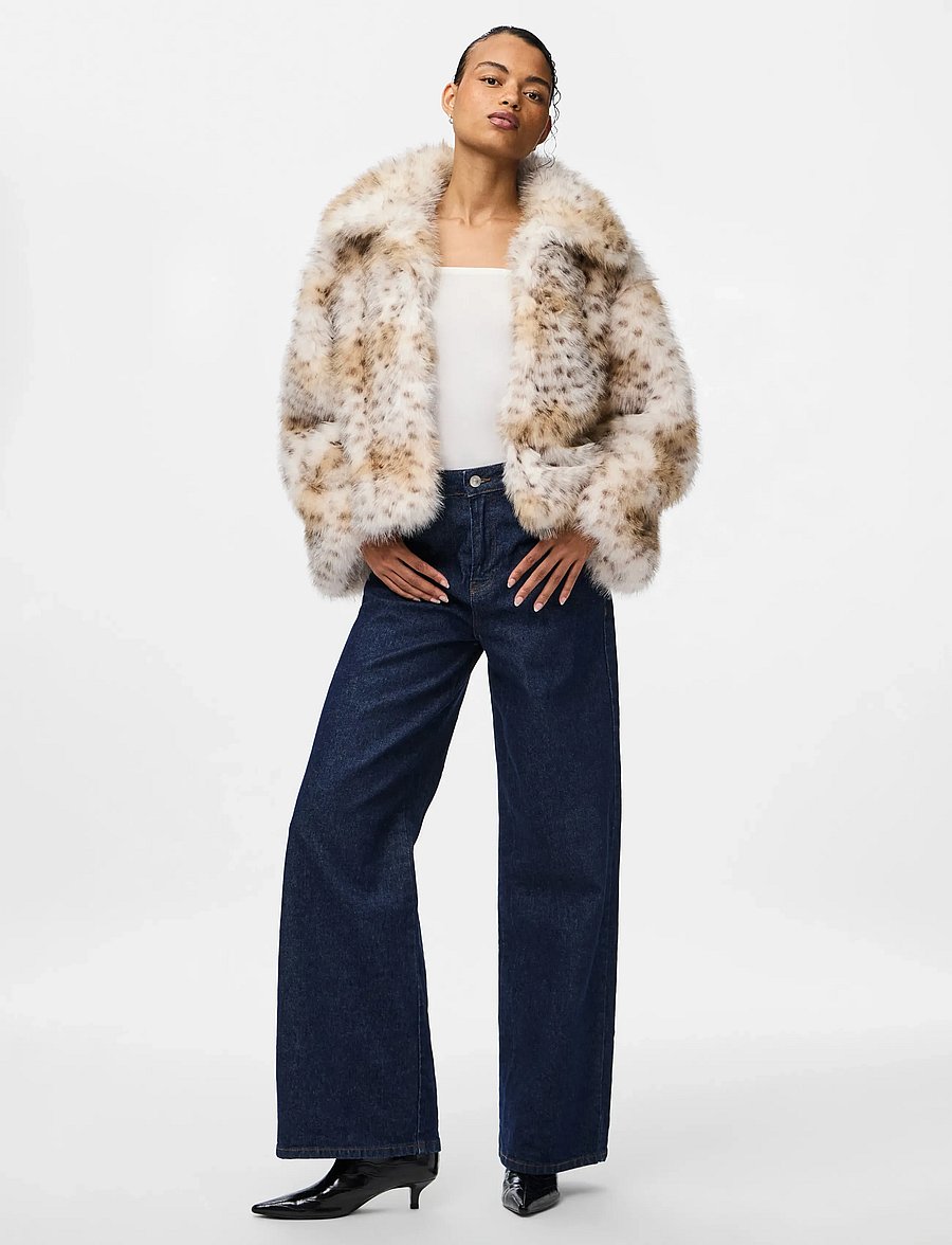 Pieces - PCPLUSH SHORT FLUFFY JACKET - kunstpelz - cloud dancer - 0