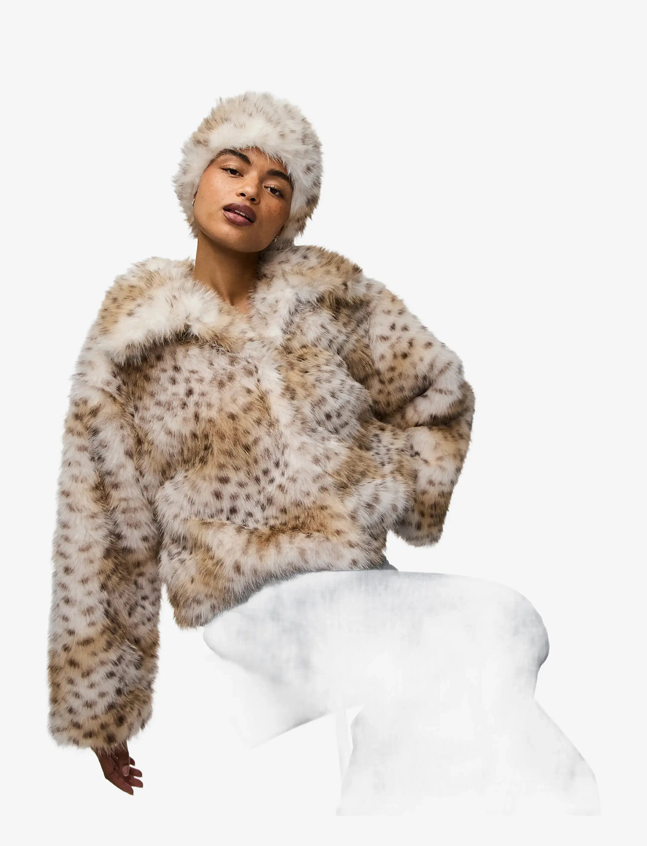 Pieces - PCPLUSH SHORT FLUFFY JACKET - kunstpelz - cloud dancer - 4