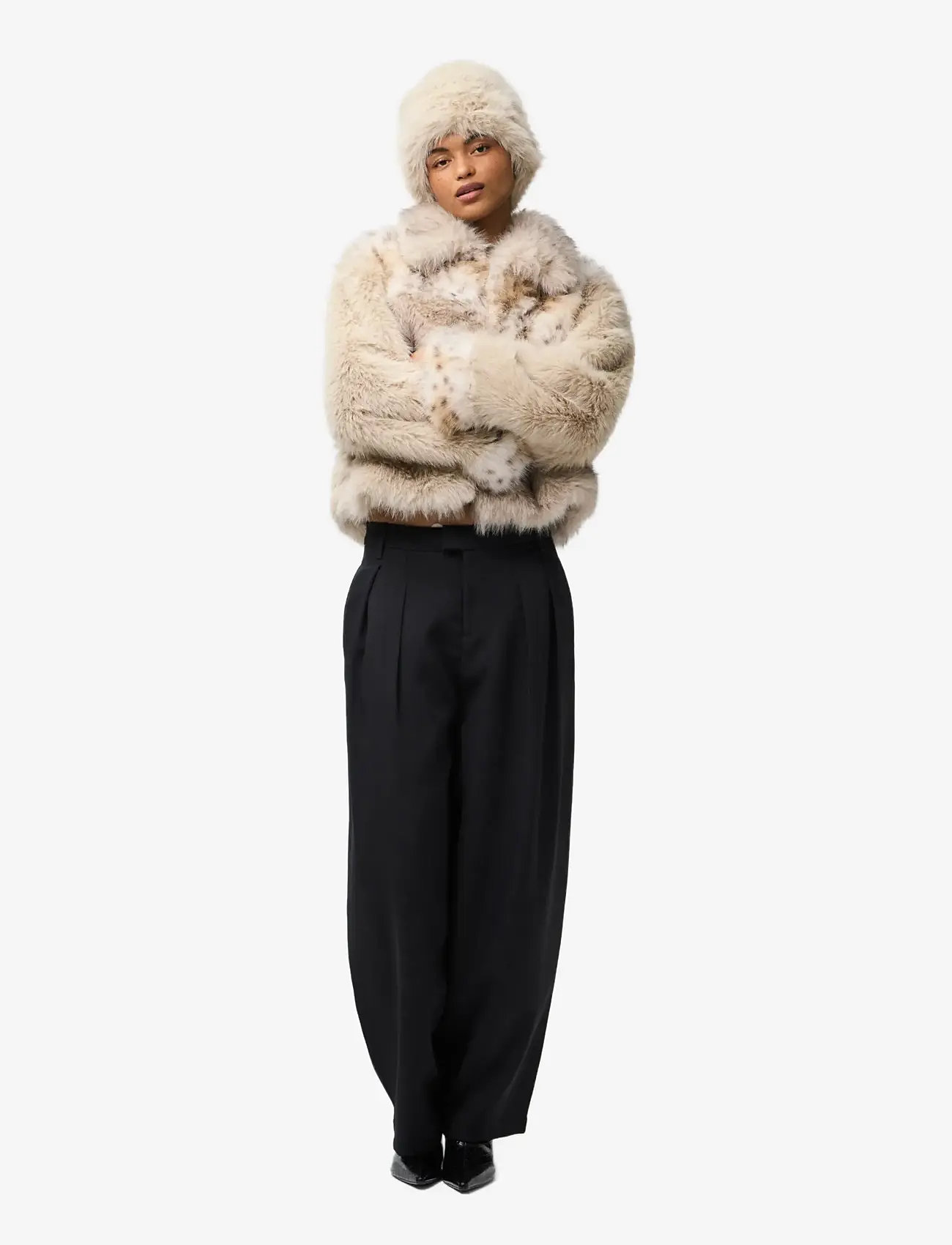 Pieces - PCPLUSH SHORT FLUFFY JACKET - ytterkläder - porpoise - 2