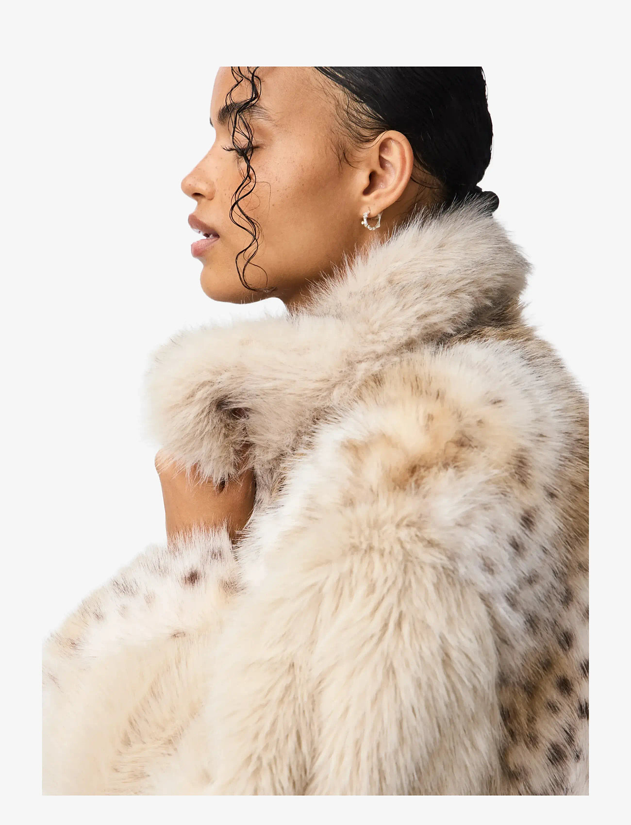 Pieces - PCPLUSH SHORT FLUFFY JACKET - ytterkläder - porpoise - 4