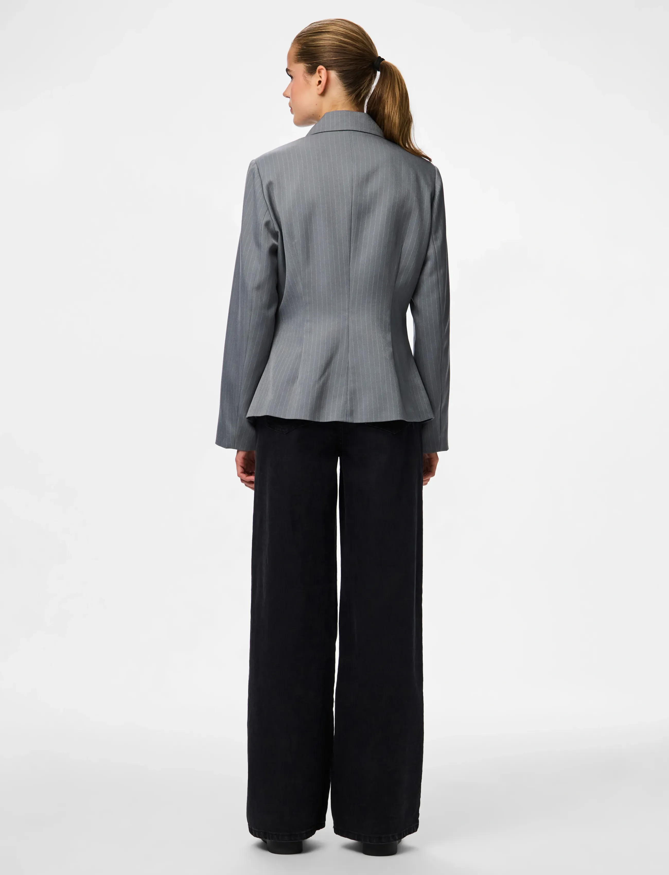 Pieces - PCFALKA LS FITTET PINSTRIPED BLAZER D2D - enkelknäppta kavajer - grey pinstripe - 3