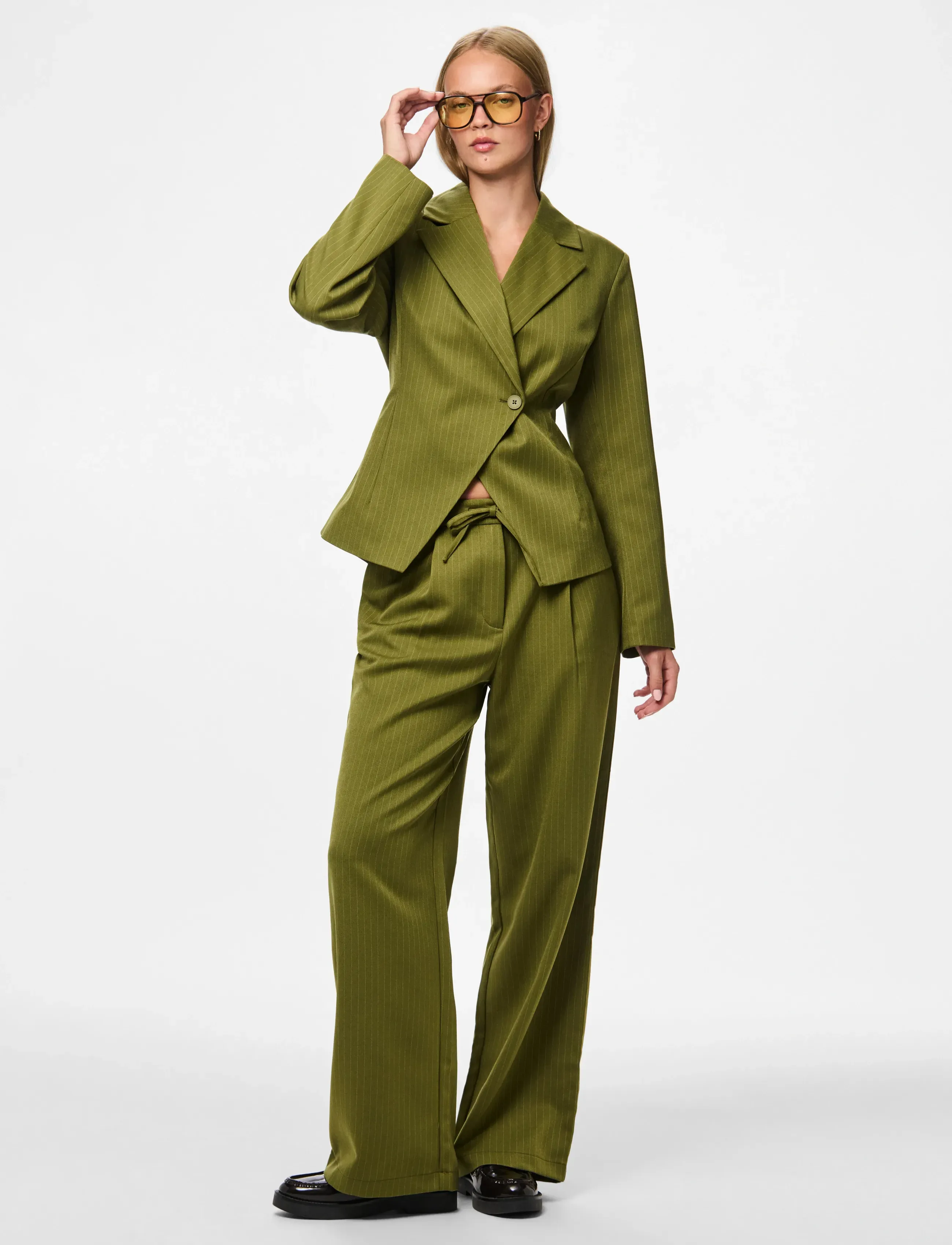 Pieces - PCFALKA LS FITTET PINSTRIPED BLAZER D2D - party wear at outlet prices - sphagnum - 4