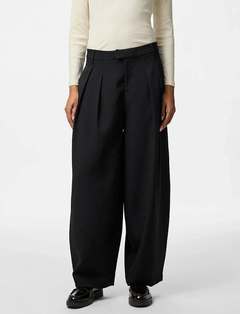 Pieces - PCOLIVIA BARREL PANTS WVN D2D BC - barrel püksid - black - 0