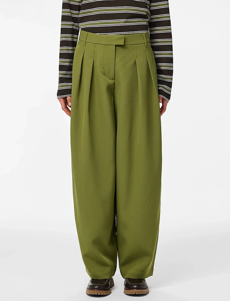 Pieces - PCOLIVIA BARREL PANTS WVN D2D BC - barrel-hosen - sphagnum - 0