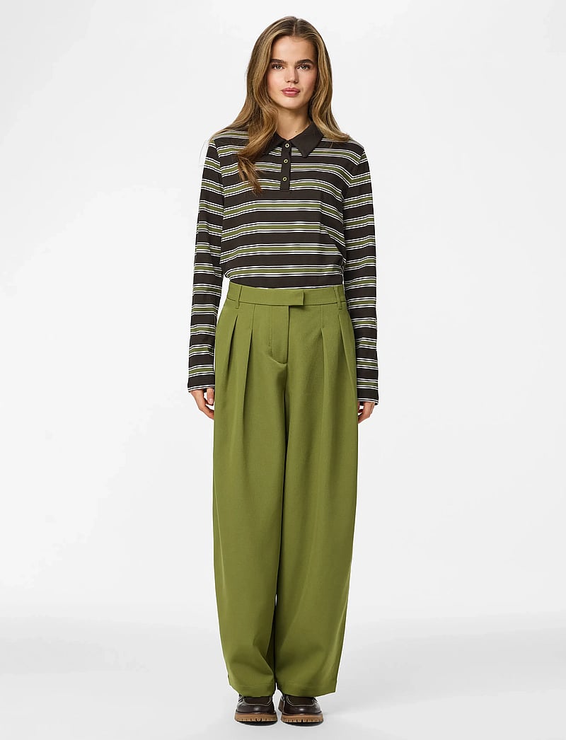 Pieces - PCOLIVIA BARREL PANTS WVN D2D BC - barrel-hosen - sphagnum - 3