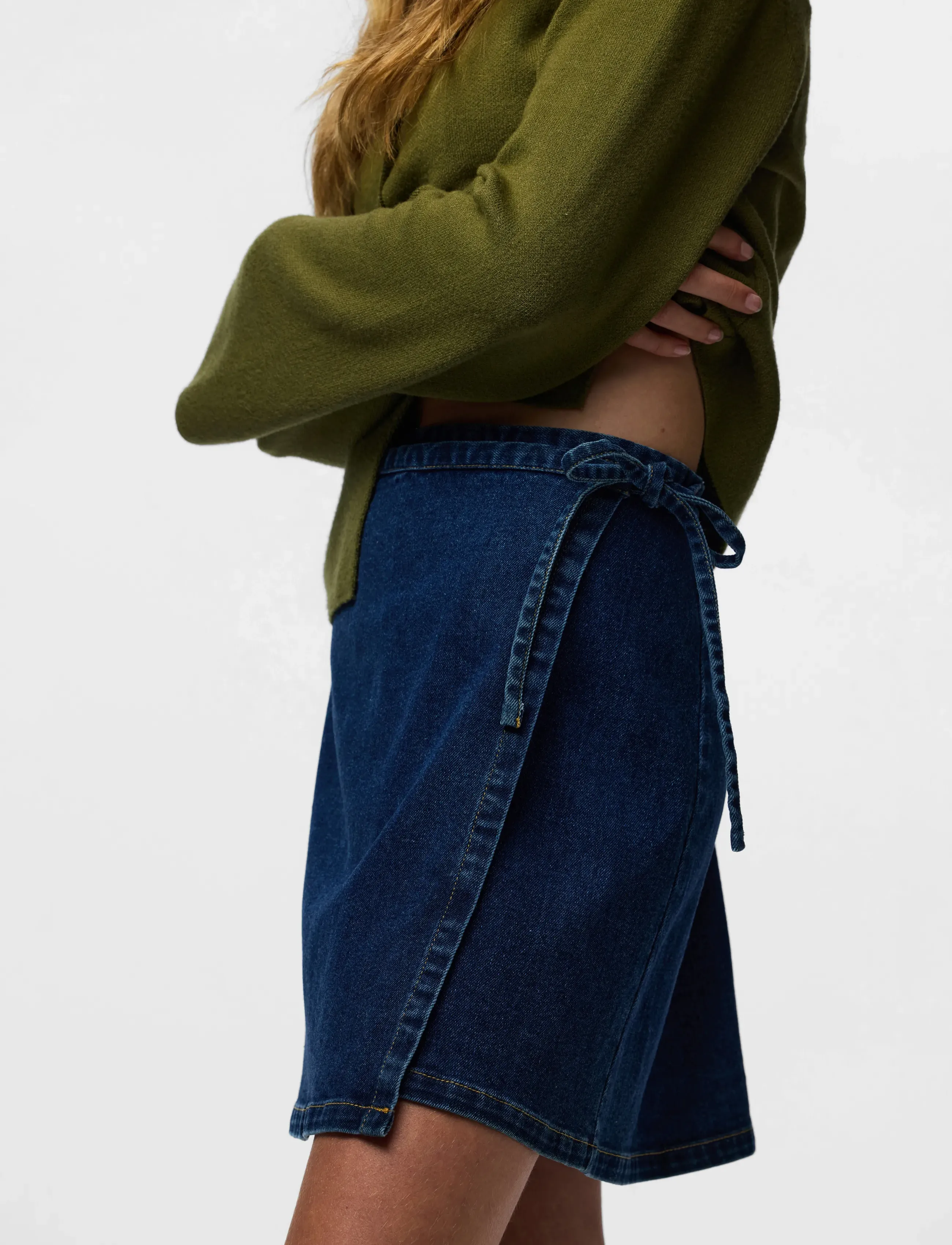 Pieces PCFLORA MW WRAP DENIM SKIRT NOOS - Denimnederdele - DARK BLUE DENIM / blue