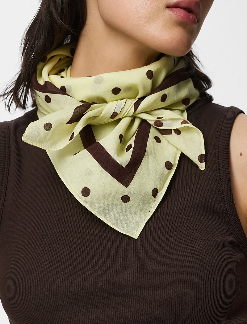 Pieces - PCPHILINE SQUARE SCARF BC - tynde tørklæder - french vanilla - 3