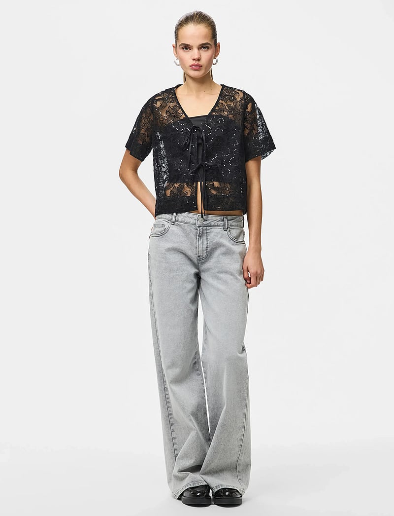 Pieces - PCLOUISE 2/4 V-NECK TIE TOP WVN D2D - kortermede bluser - black - 4