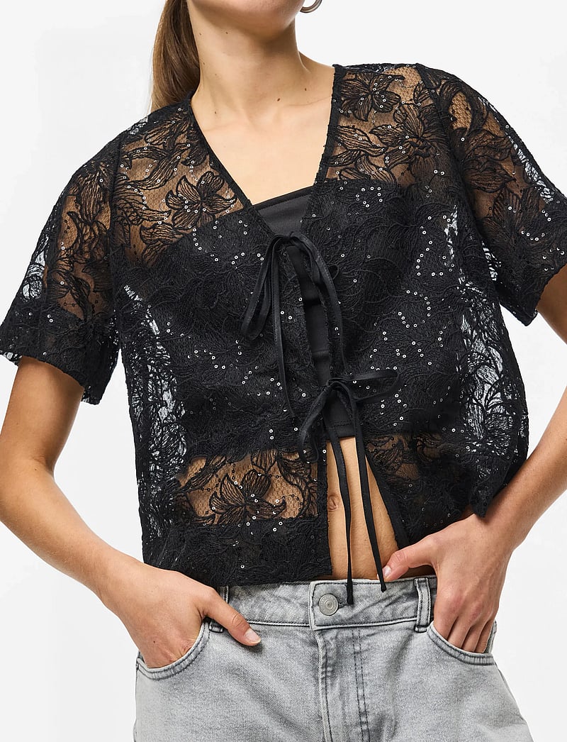 Pieces - PCLOUISE 2/4 V-NECK TIE TOP WVN D2D - kortermede bluser - black - 5