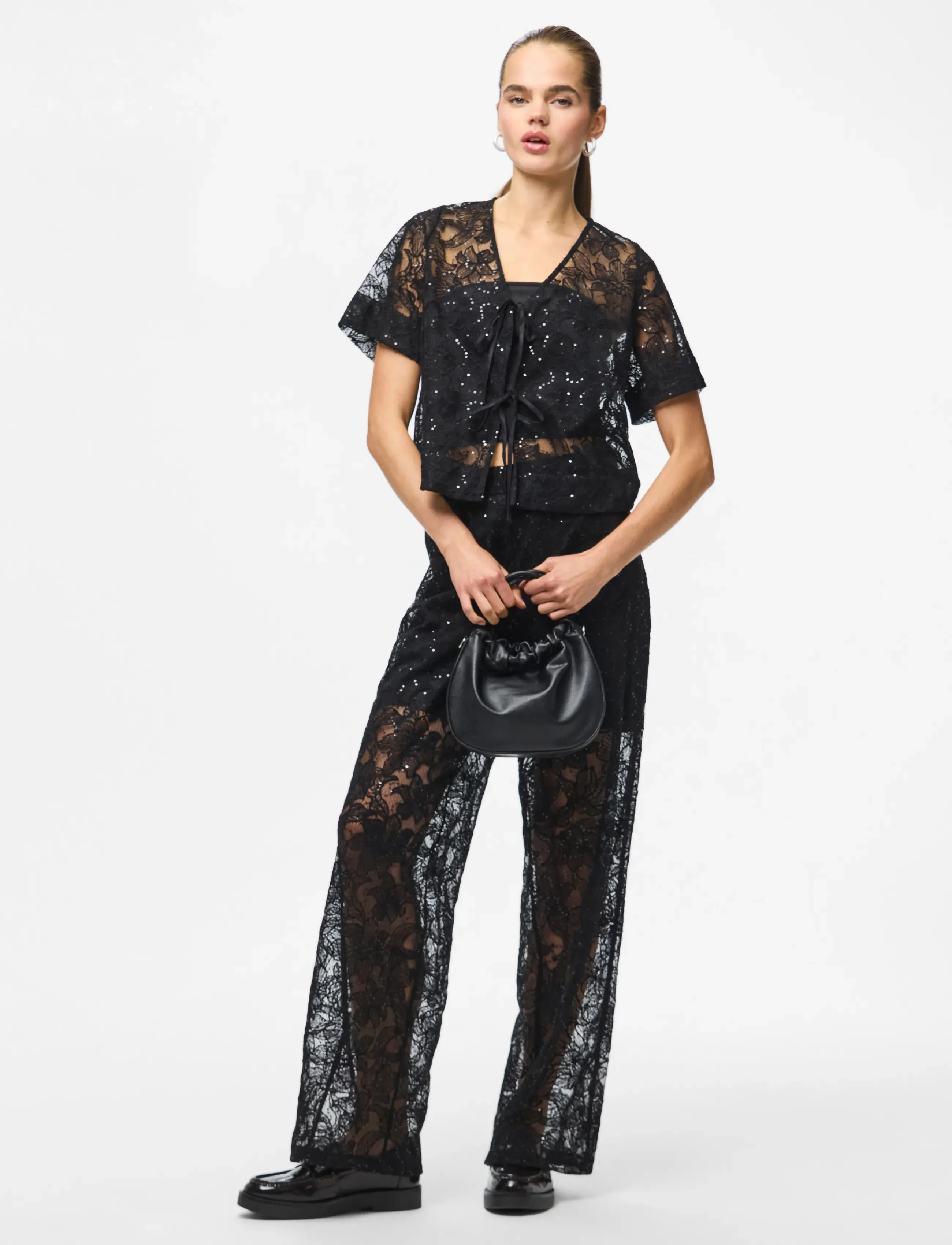 PIECES Pclouise 2/4 V-Neck Tie Top Wvn D2D blusar dam – bild 5